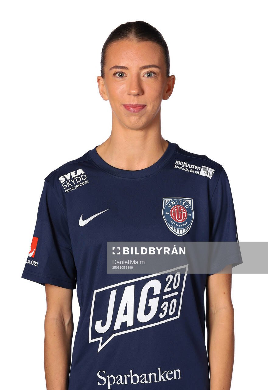 Eskilstuna Uniteds Wilma Öhman poserar för ett porträtt den 10 mars 2025 i Eskilstuna.