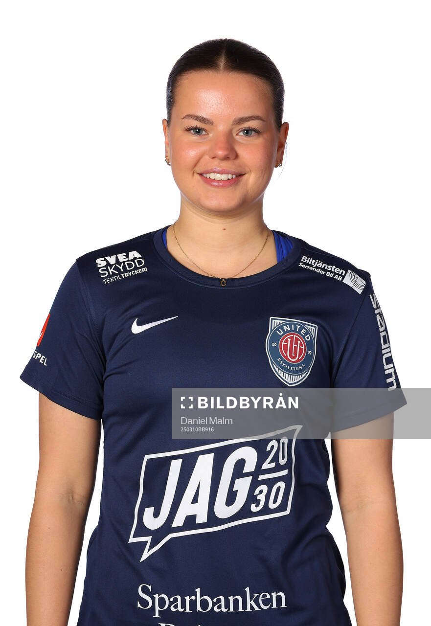 Eskilstuna Uniteds Chloe Eriksson poserar för ett porträtt den 10 mars 2025 i Eskilstuna.