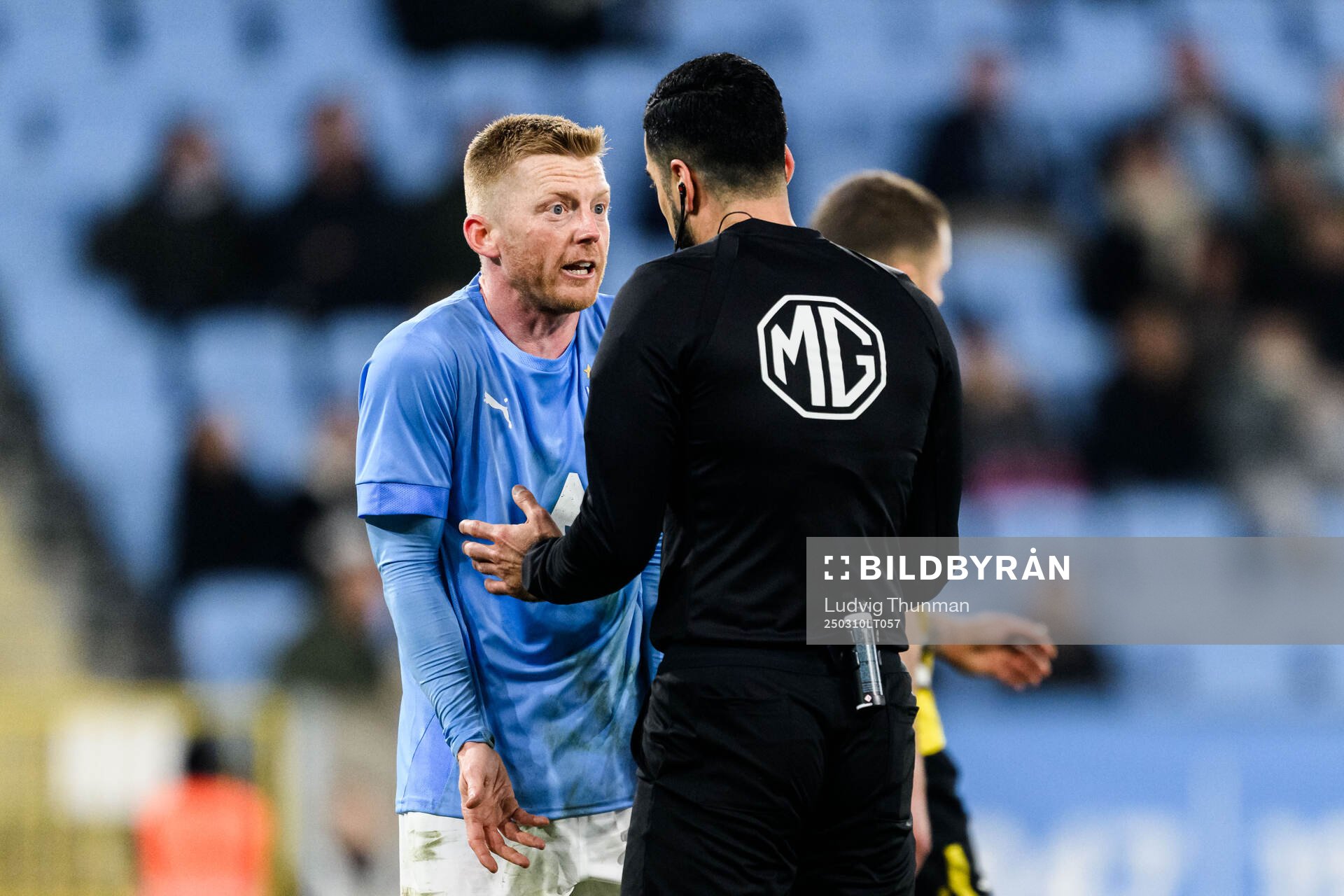 Malmö FFs Anders Christiansen och domare Mohammed Al-Hakim