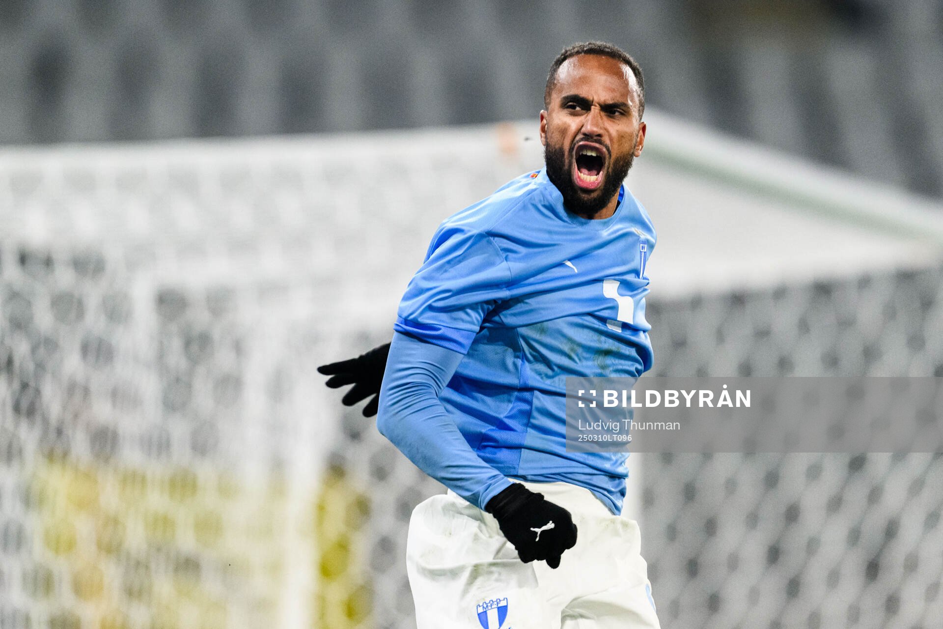 Malmö FFs Isaac Kiese Thelin jublar efter 1-0 på straff under kvartsfinalen i Svenska Cupen mellan Malmö FF och Elfsborg den 10 mars 2025 i Malmö.