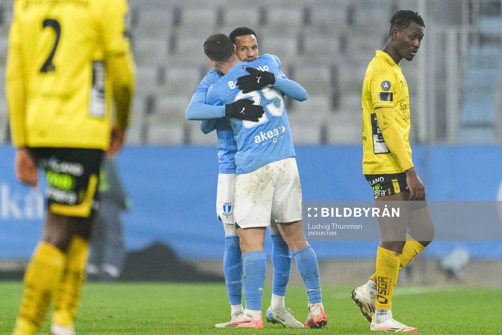 Malmö FFs Martin Olsson och Gabriel Busanello jublar