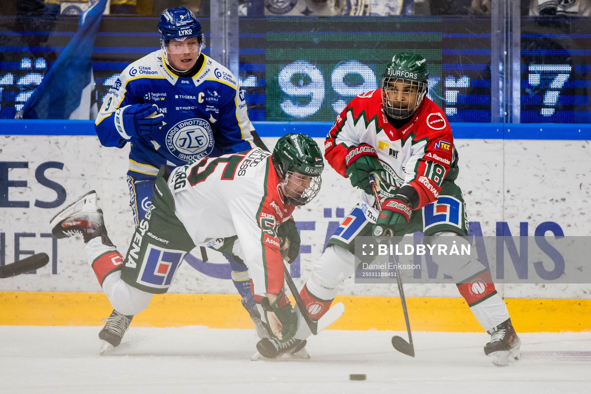 Leksands Patrik Zackrisson och Frölundas Ivar Stenberg och