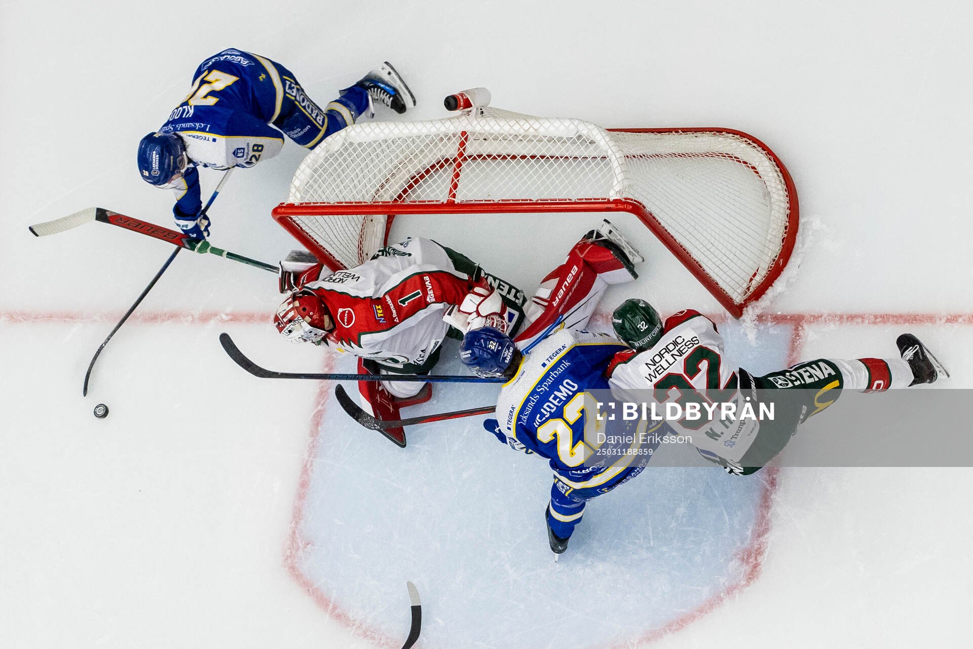 Leksands Justin Glenn Kloos och Frölundas målvakt Lars