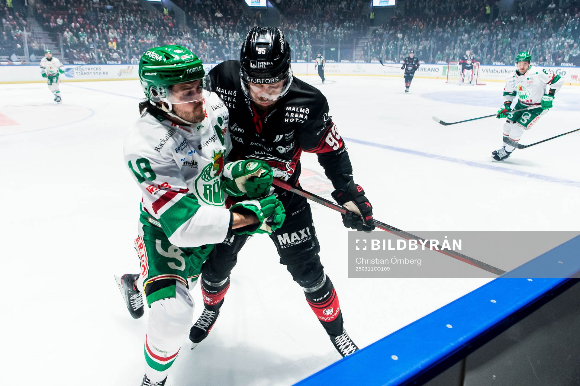 Rögles Dennis Everberg och Malmö Redhawks Carl Persson