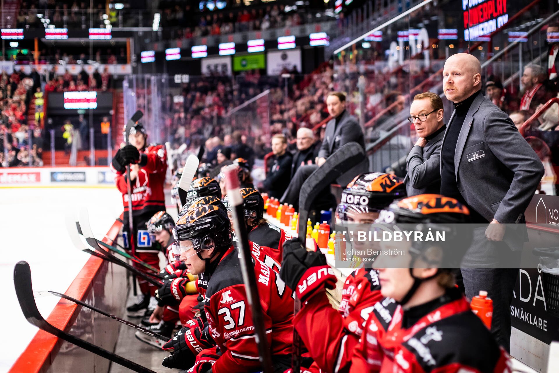 Örebros tränare Niklas Eriksson och assisterande tränare