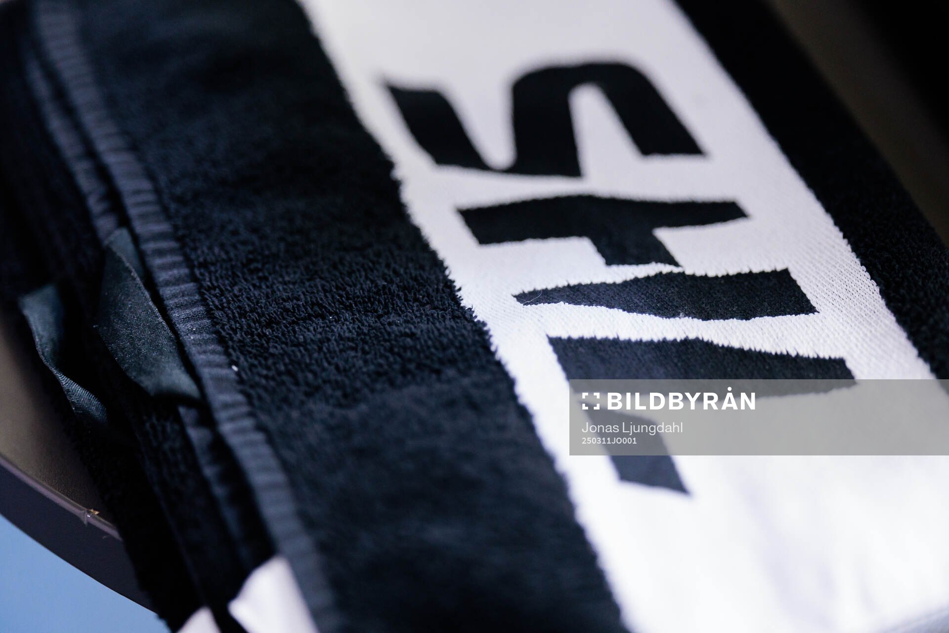 Handduk med SHL logo