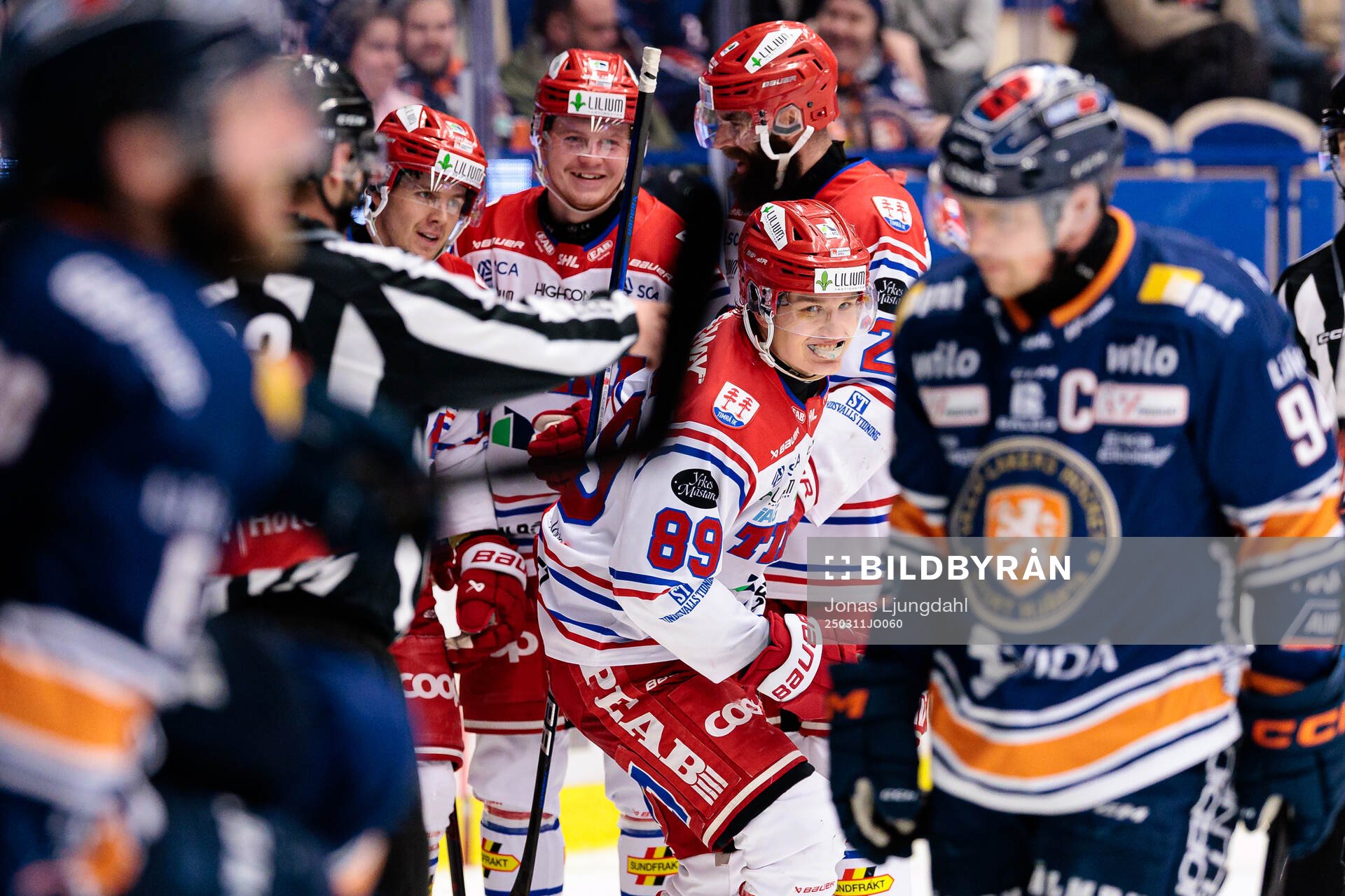 Timrås Oliver Kapanen jublar