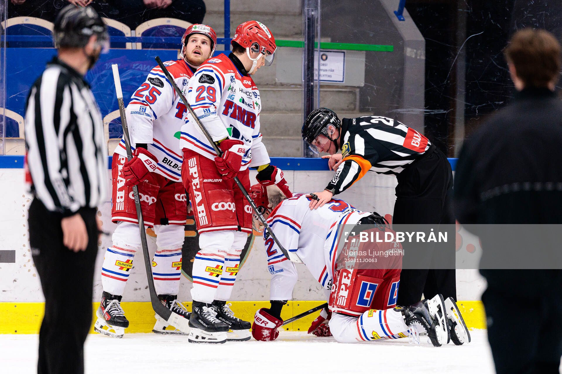 Timrås Anton Lundmark har ont
