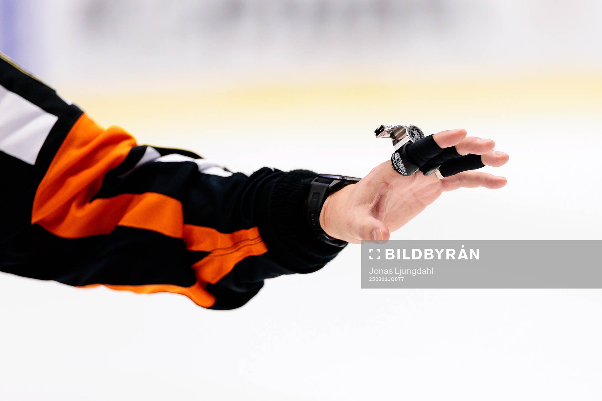 Domararm med viselpipa