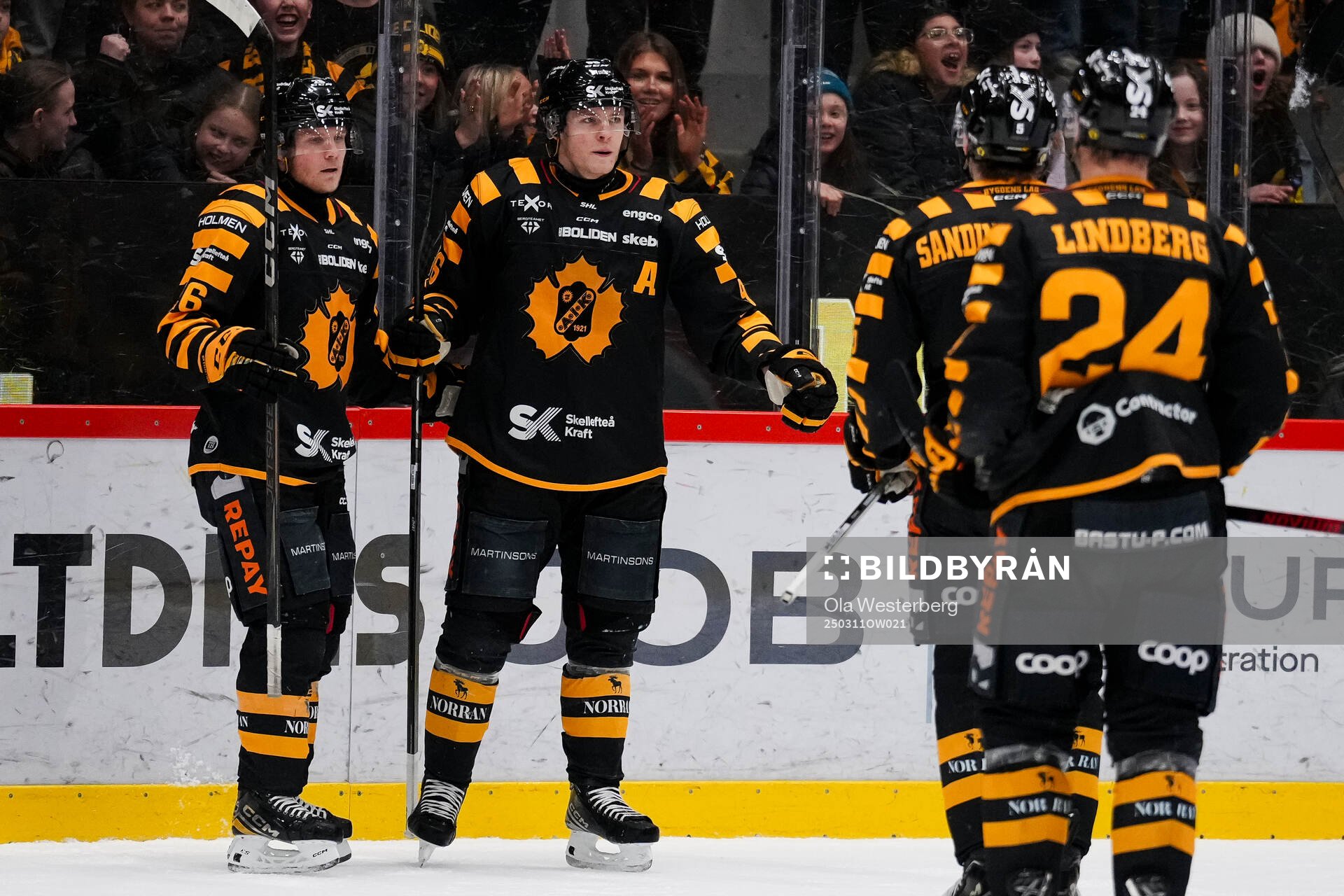 Skellefteås Anton Heikkinen och Rickard Hugg jublar