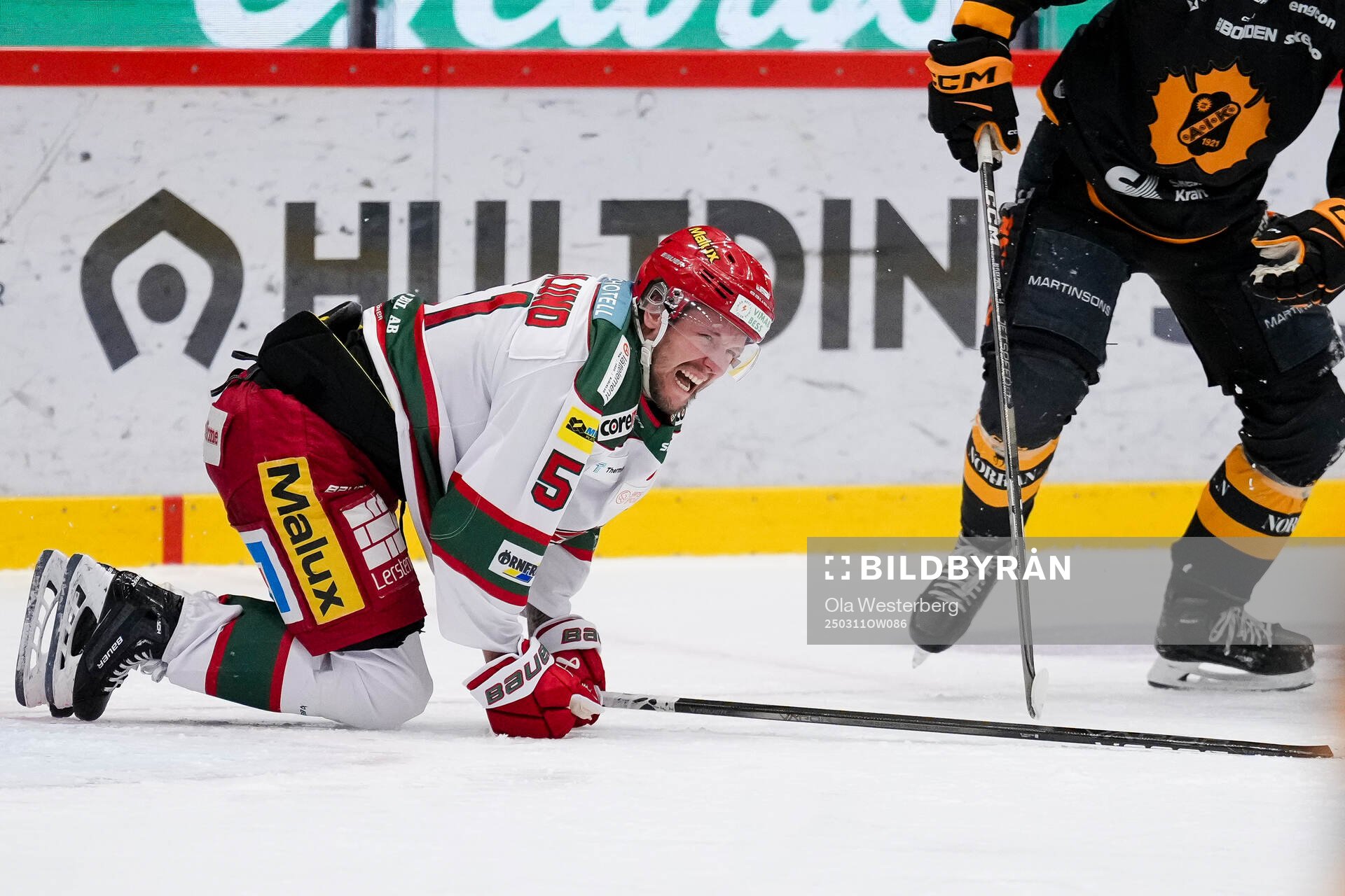 Modos Victor Berglund grinar illa