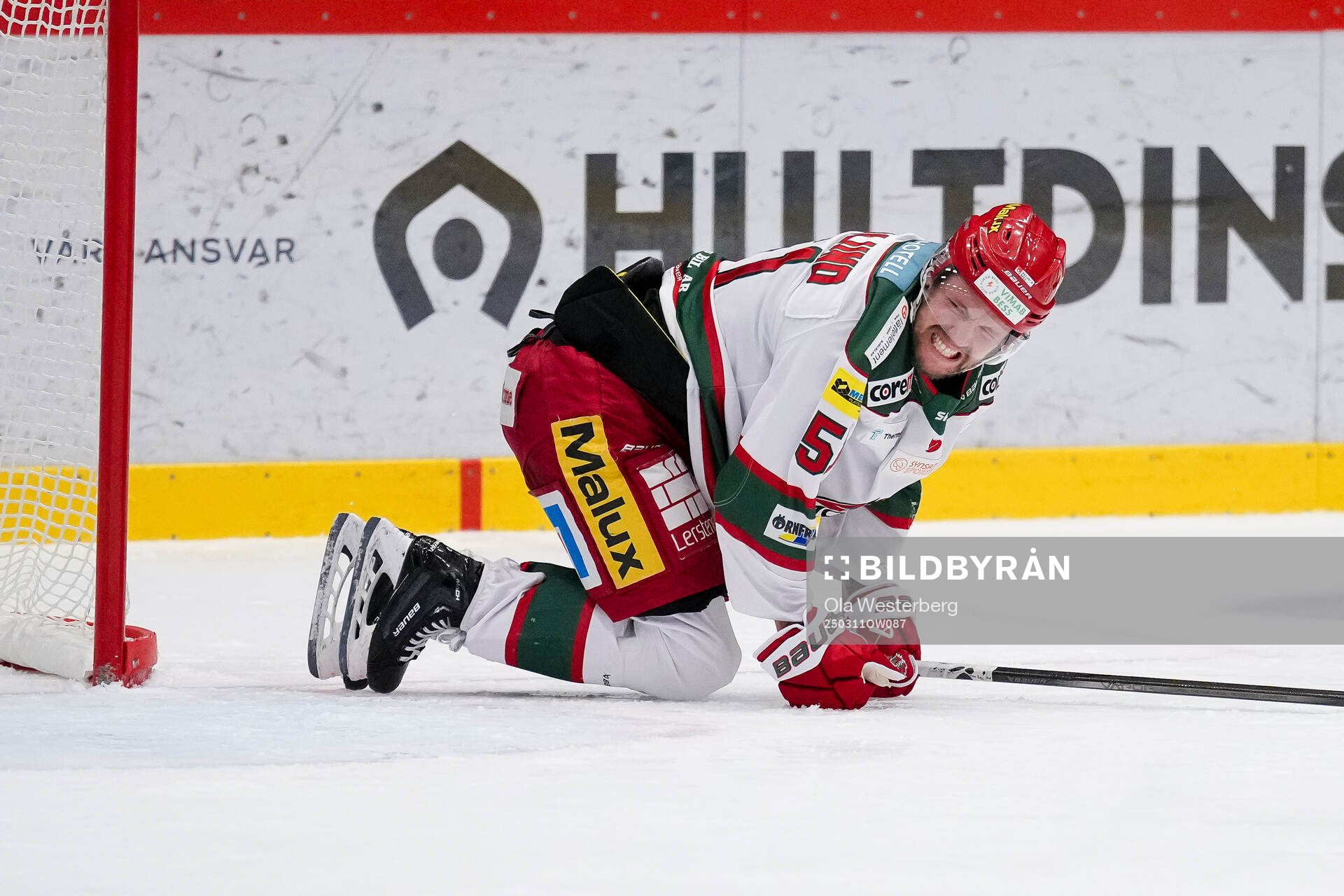 Modos Victor Berglund grinar illa