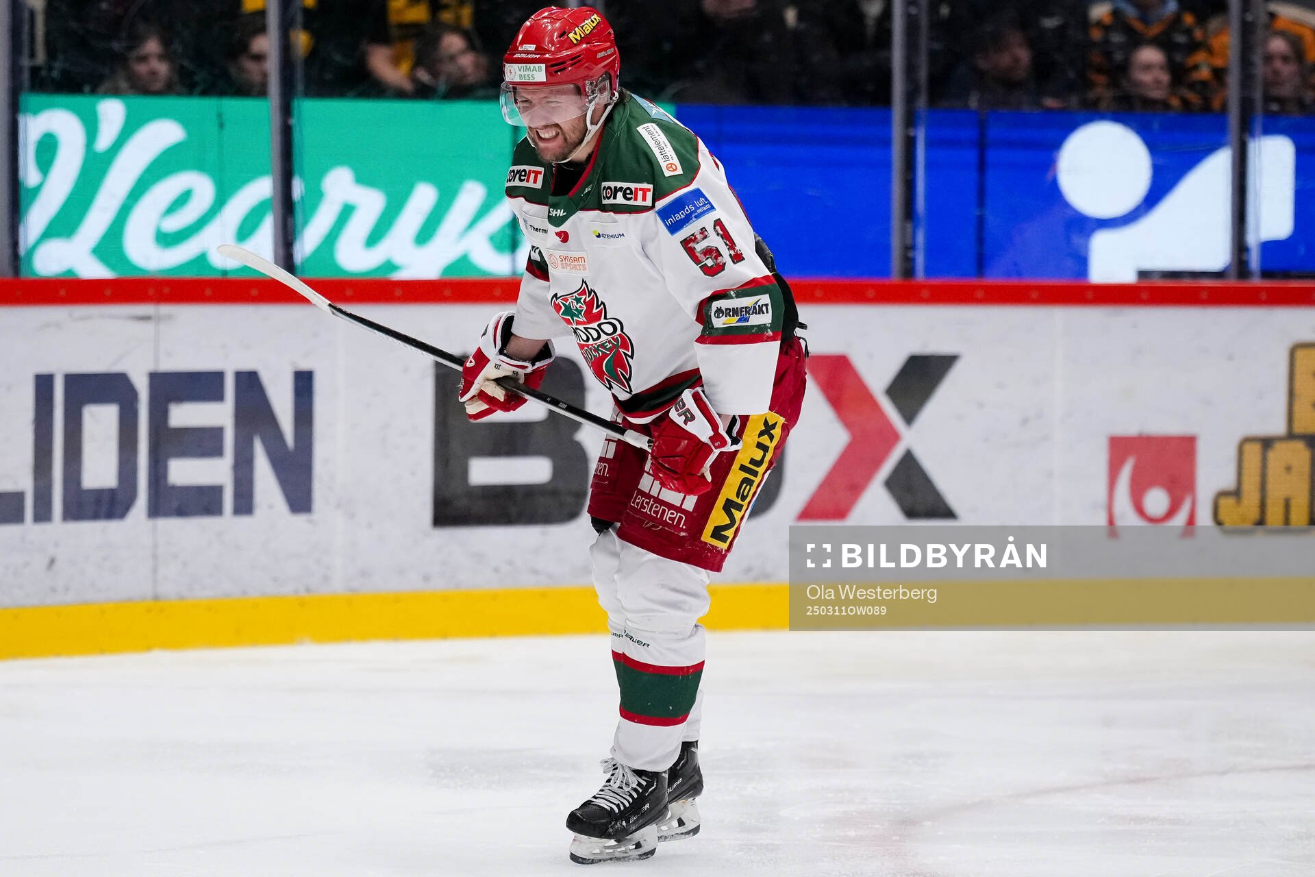 Modos Victor Berglund grinar illa