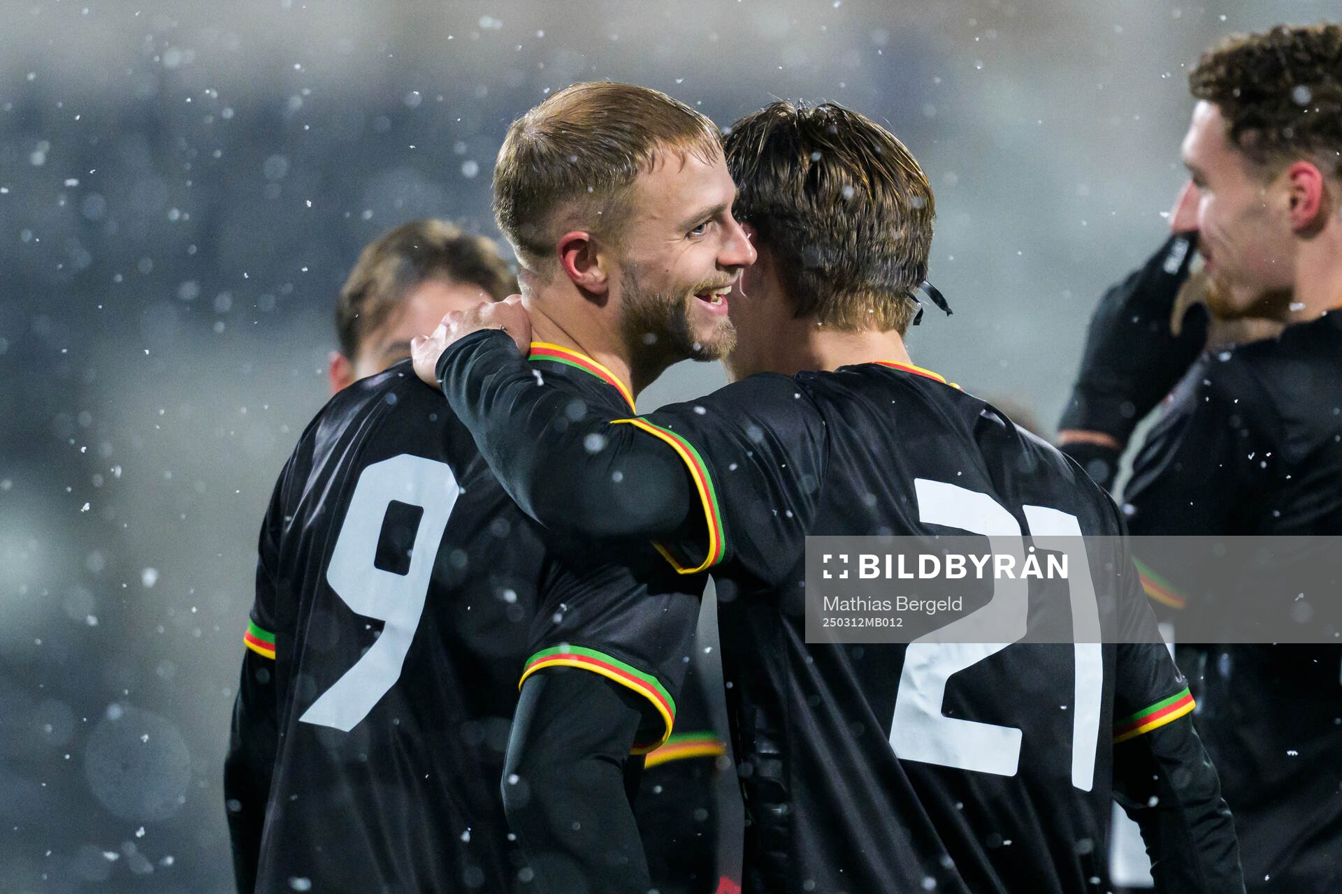 GAIS Gustav Lundgren och Axel Henriksson jublar efter 0-2 under träningsmatchen i fotboll mellan Utsikten och GAIS den 12 mars 2025 i Göteborg.
