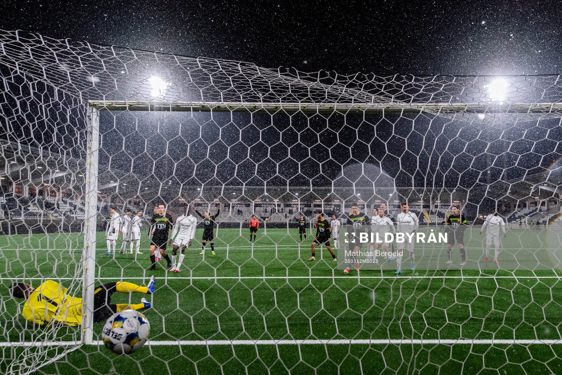 GAIS Gustav Lundgren (ej i bild) gör 0-2 bakom Utsiktens