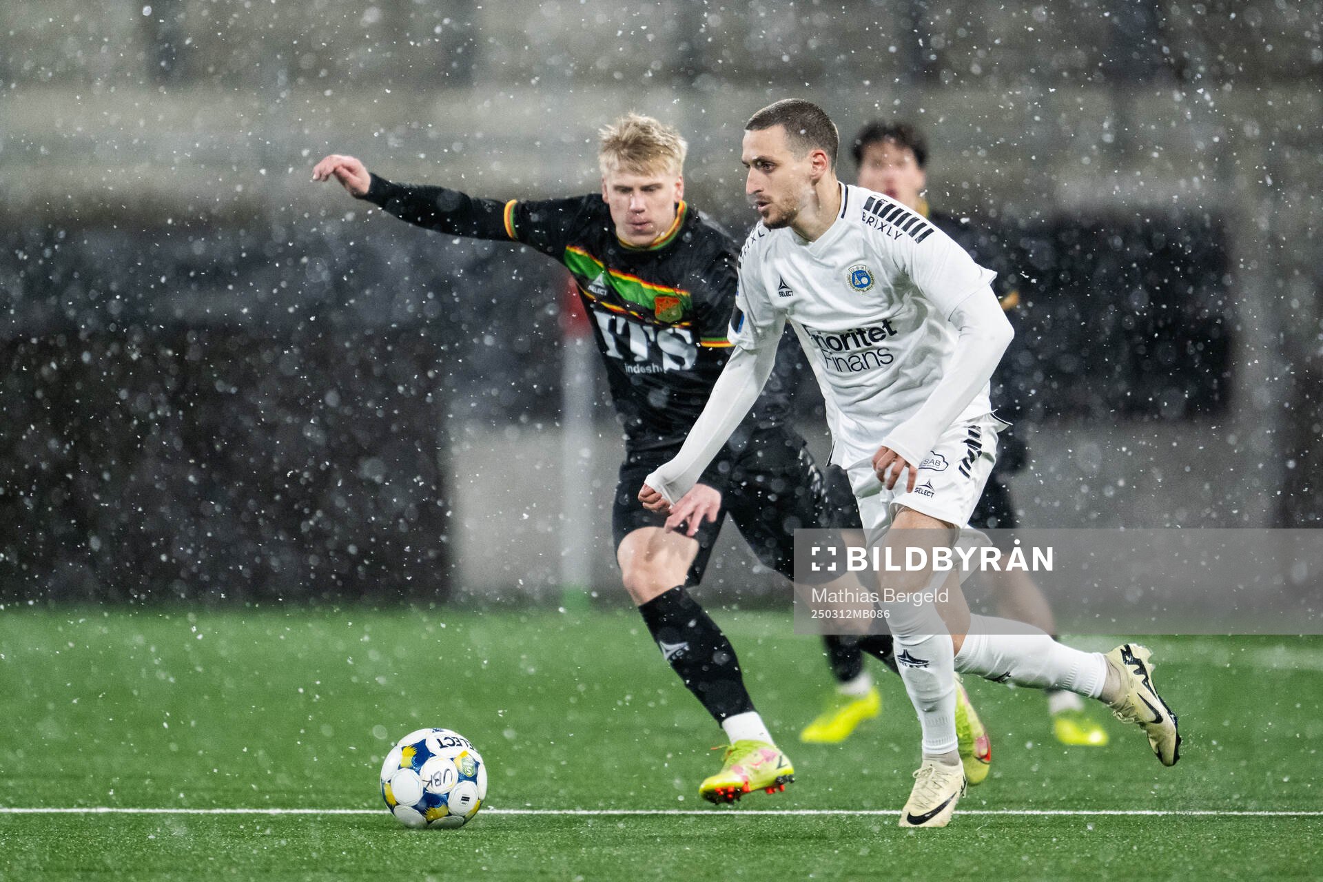 GAIS Frosti Thorkelsson och Utsiktens Arian Kabashi