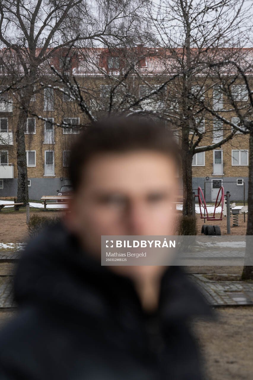 Hyreshus syns bakom Elfsborgs Besfort Zeneli som