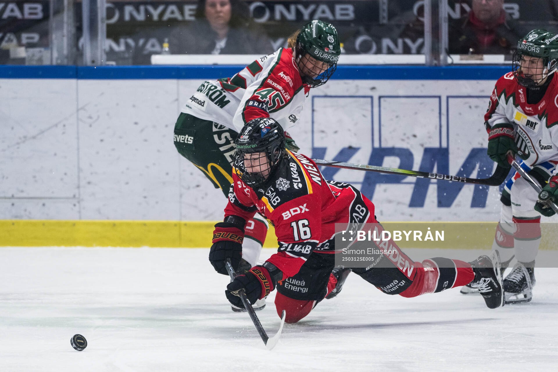 Frölundas Paula Bergström och Luleås Petra Nieminen