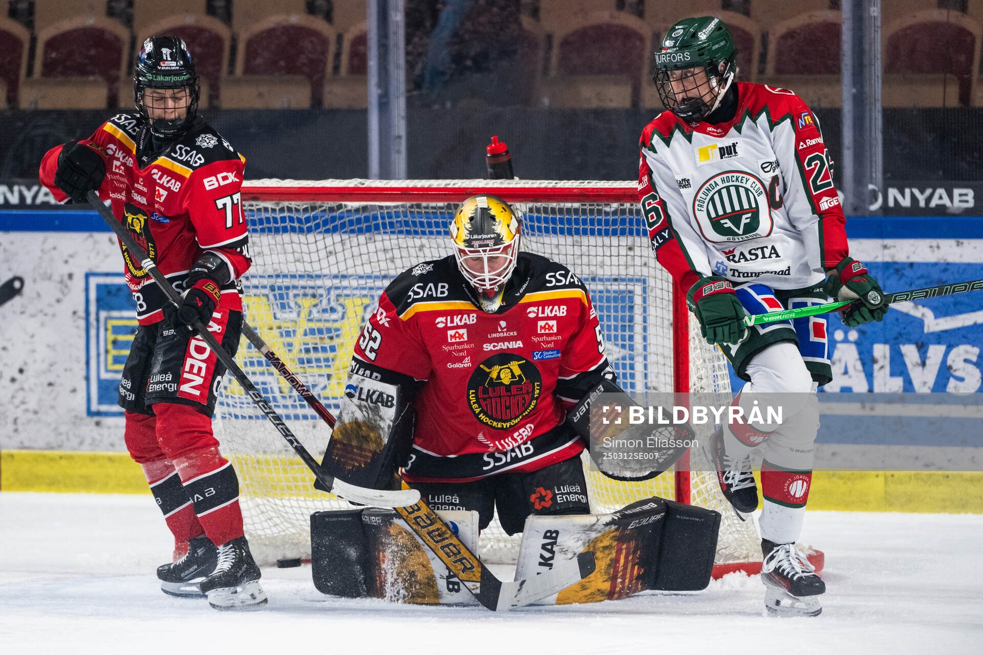 Luleås Linnea Johansson, målvakt Sara Grahn och