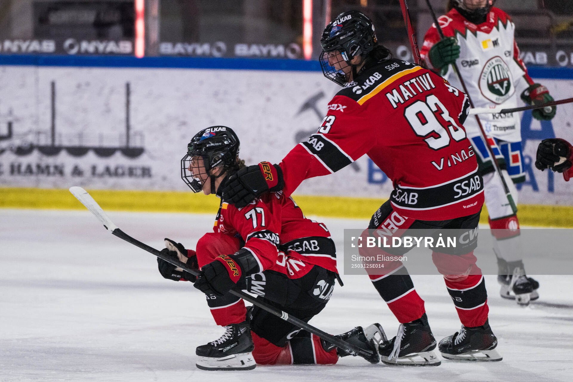 Luleås Linnea Johansson och Nadia Mattivi jublar