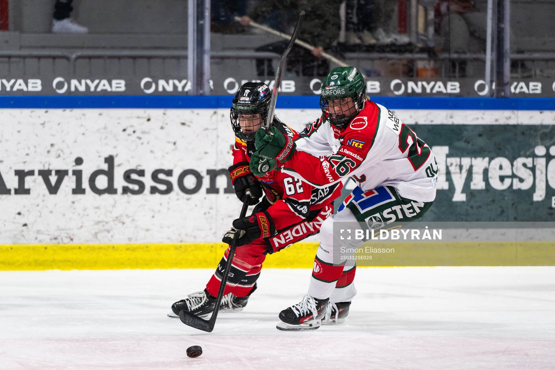 Luleås Sarah Bujold och Frölundas Hanna Olsson