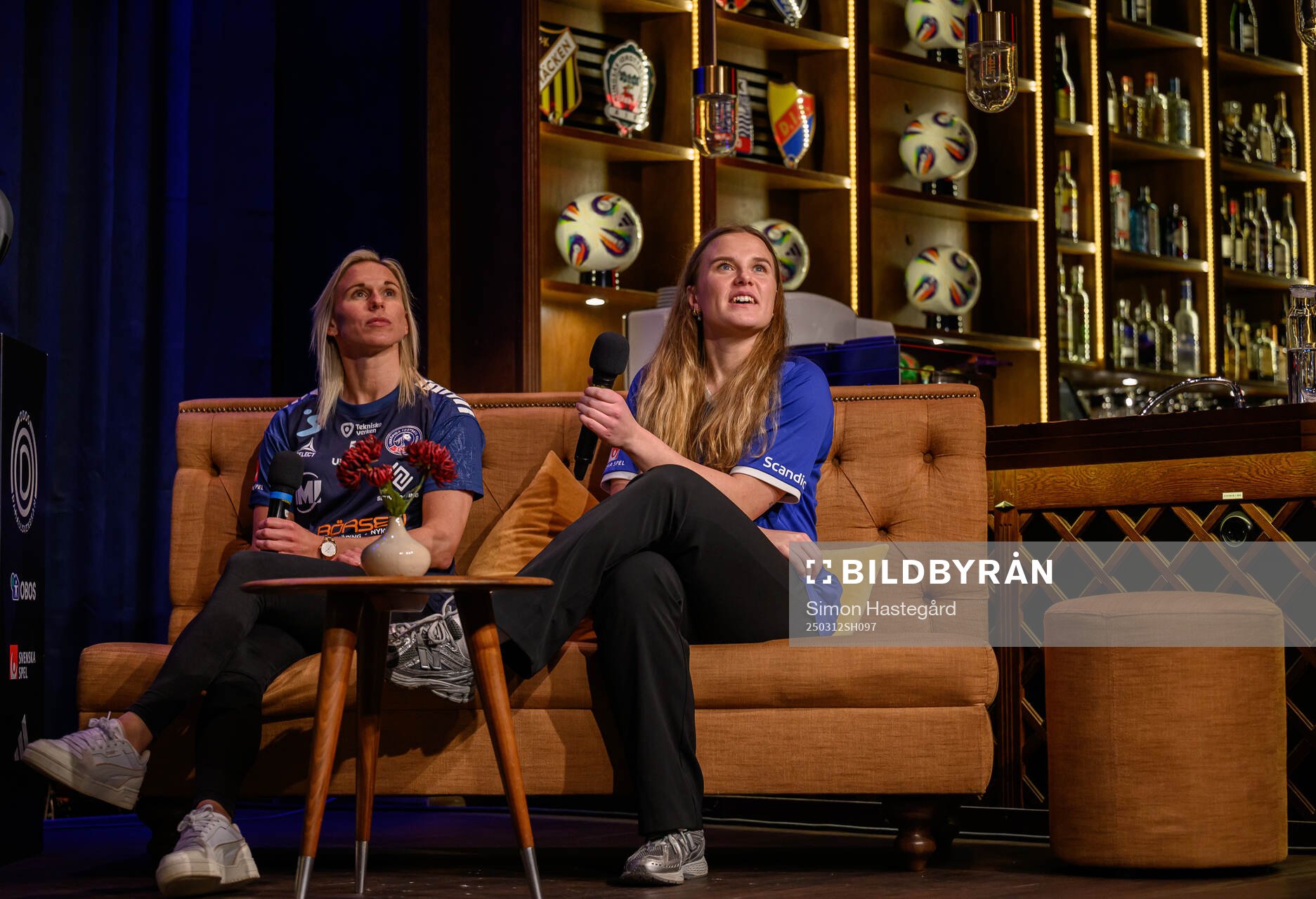 Linköpings Jonna Andersson och Växjös målvakt Maja Bay