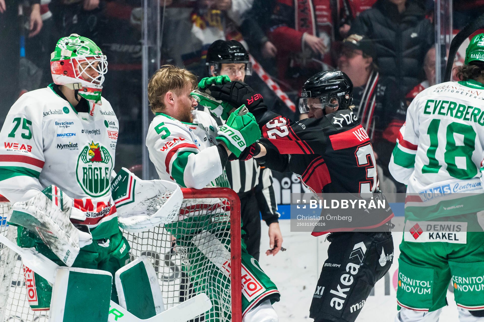 Rögles Ludvig Claesson och Malmö Redhawks Joona Ikonen