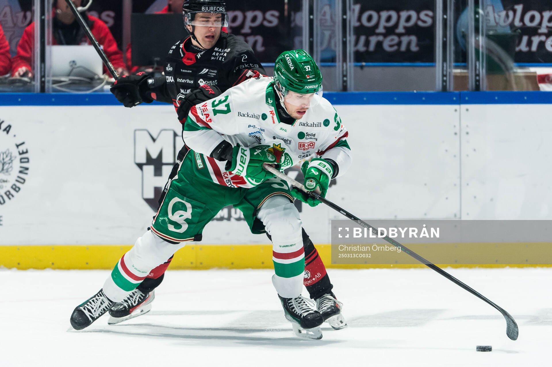 Rögles Albin Sundsvik och Malmö Redhawks Nikola Pasic