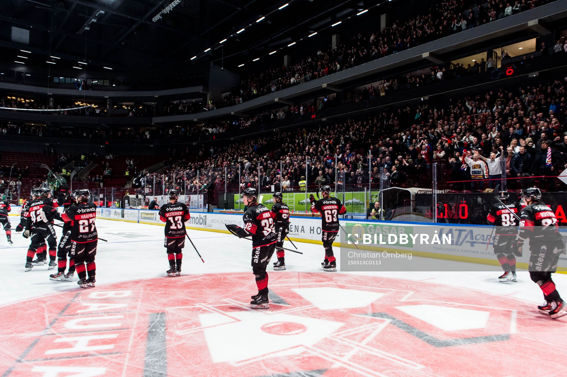 Malmö Redhawks spelare jublar
