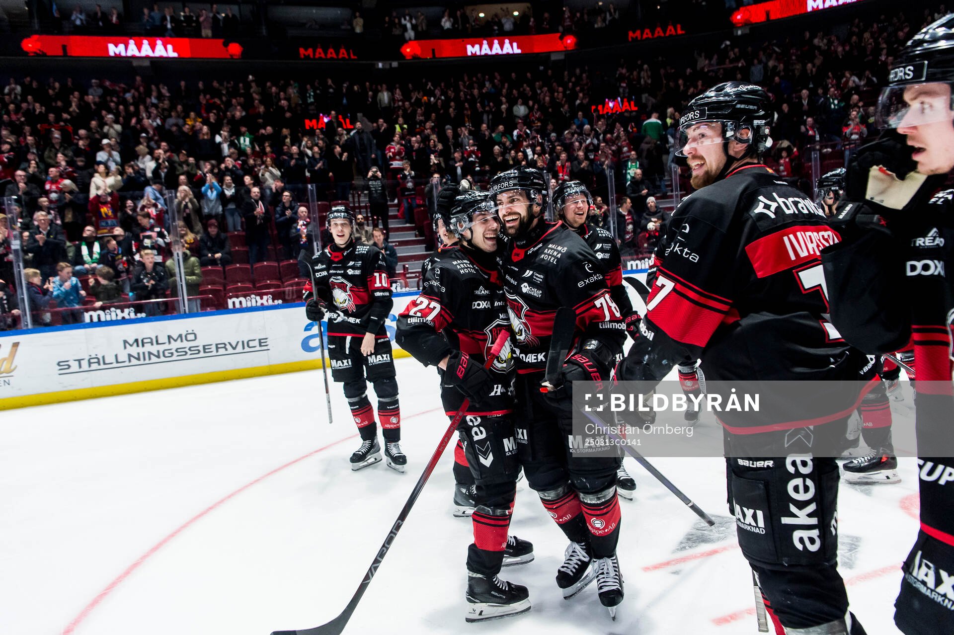 Malmö Redhawks Henrik Haapala och Robin Hanzl jublar