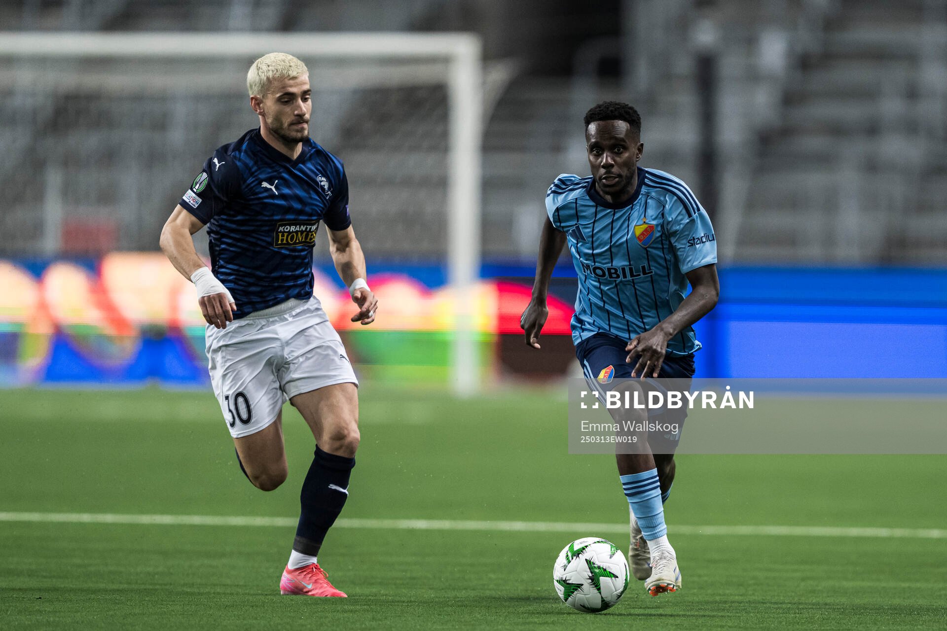 Vlad Dragomir of Pafos and Tokmac Nguen of Djurgården