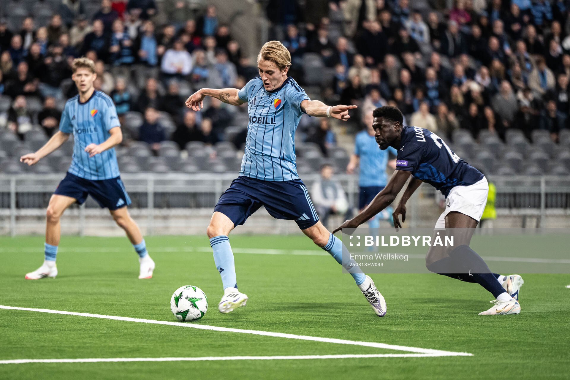 Oskar Fallenius of Djurgården and Derrick Luckassen of