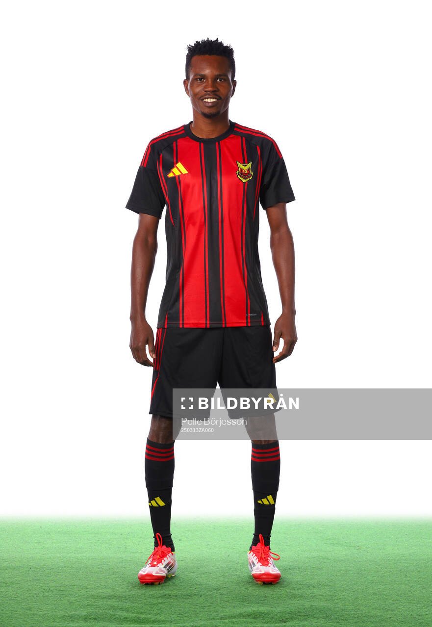 Östersunds Sunday Anyanwu poserar för ett porträtt den 13 mars 2025 i Östersund.
