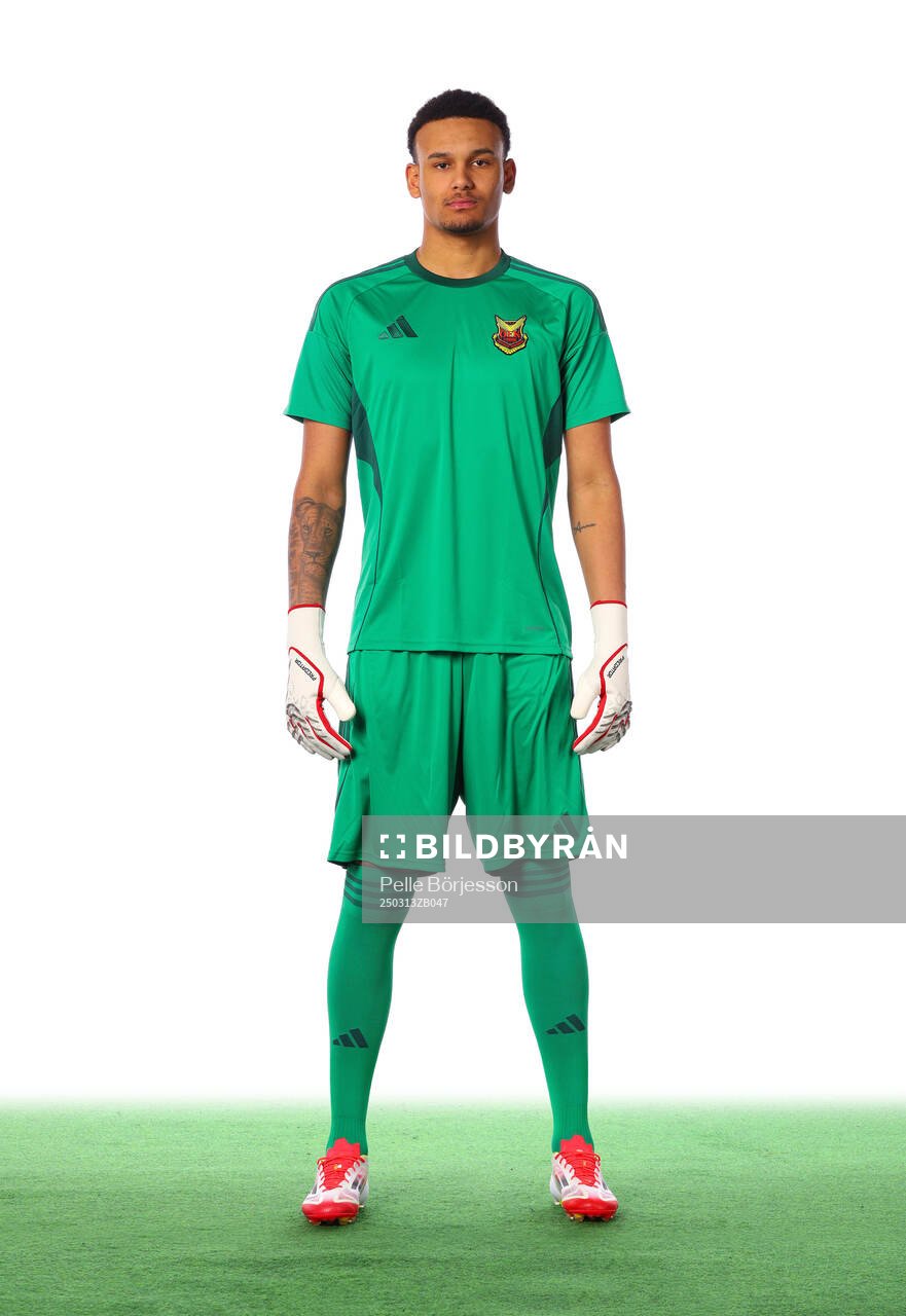 Östersunds målvakt Tyree Griffiths poserar för ett porträtt den 13 mars 2025 i Östersund.