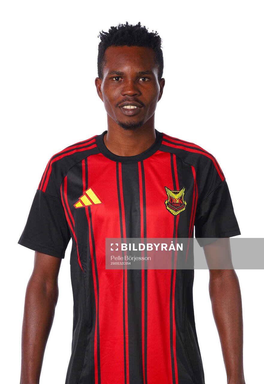 Östersunds Sunday Anyanwu poserar för ett porträtt den 13 mars 2025 i Östersund.