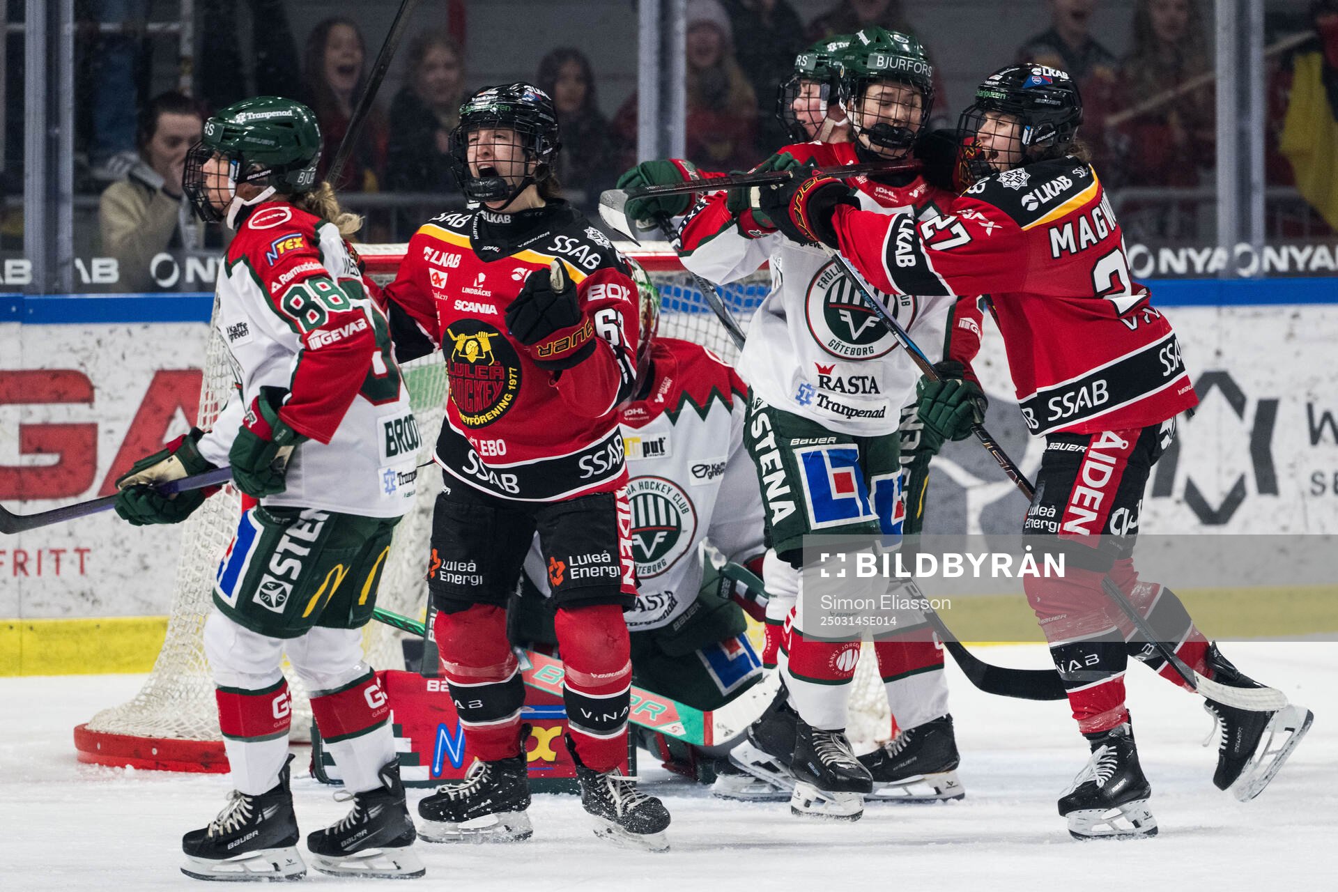 Luleås Sarah Bujold och Jaycee Magwood jublar