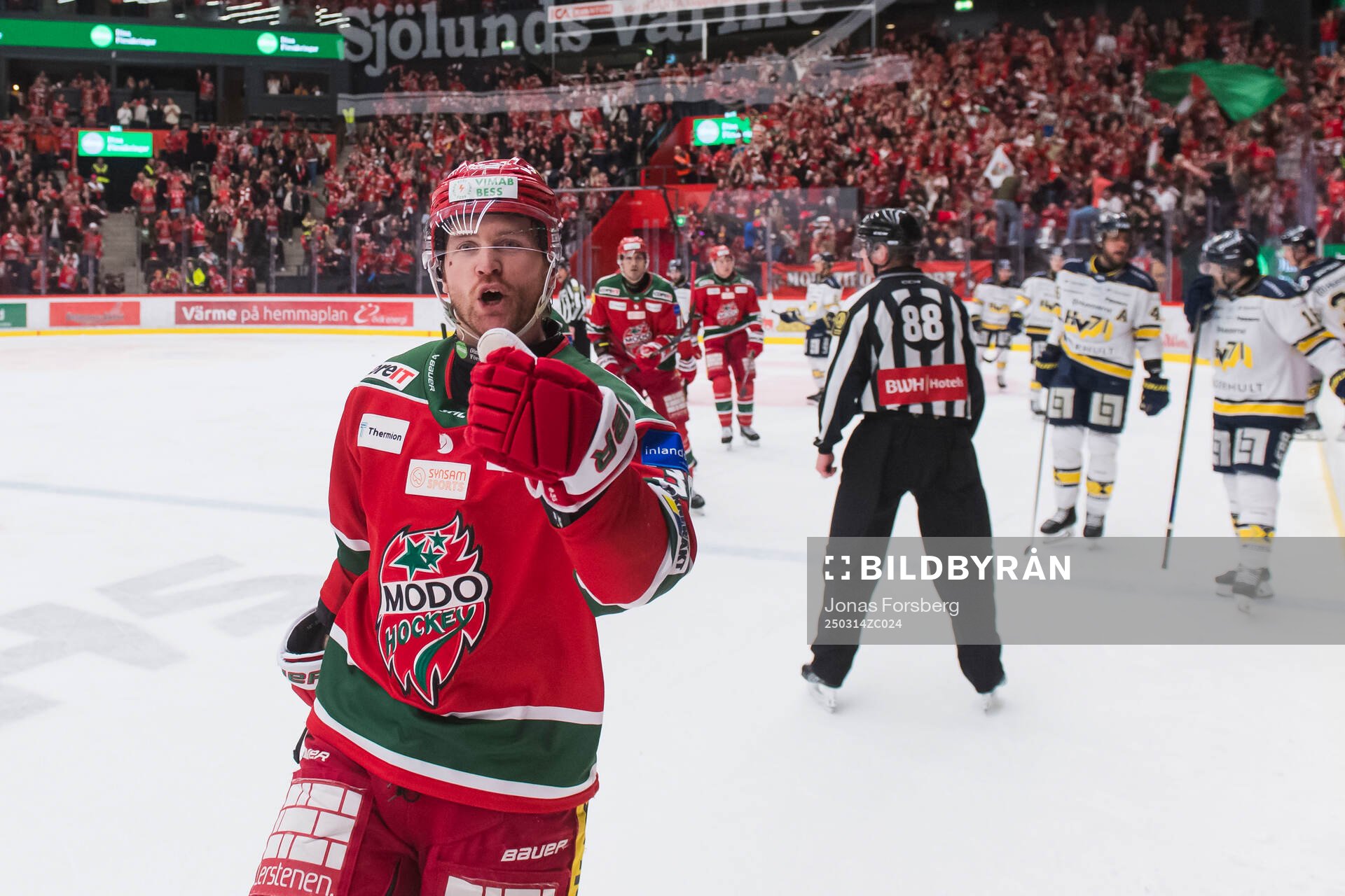 Modos Sebastian Ohlsson jublar