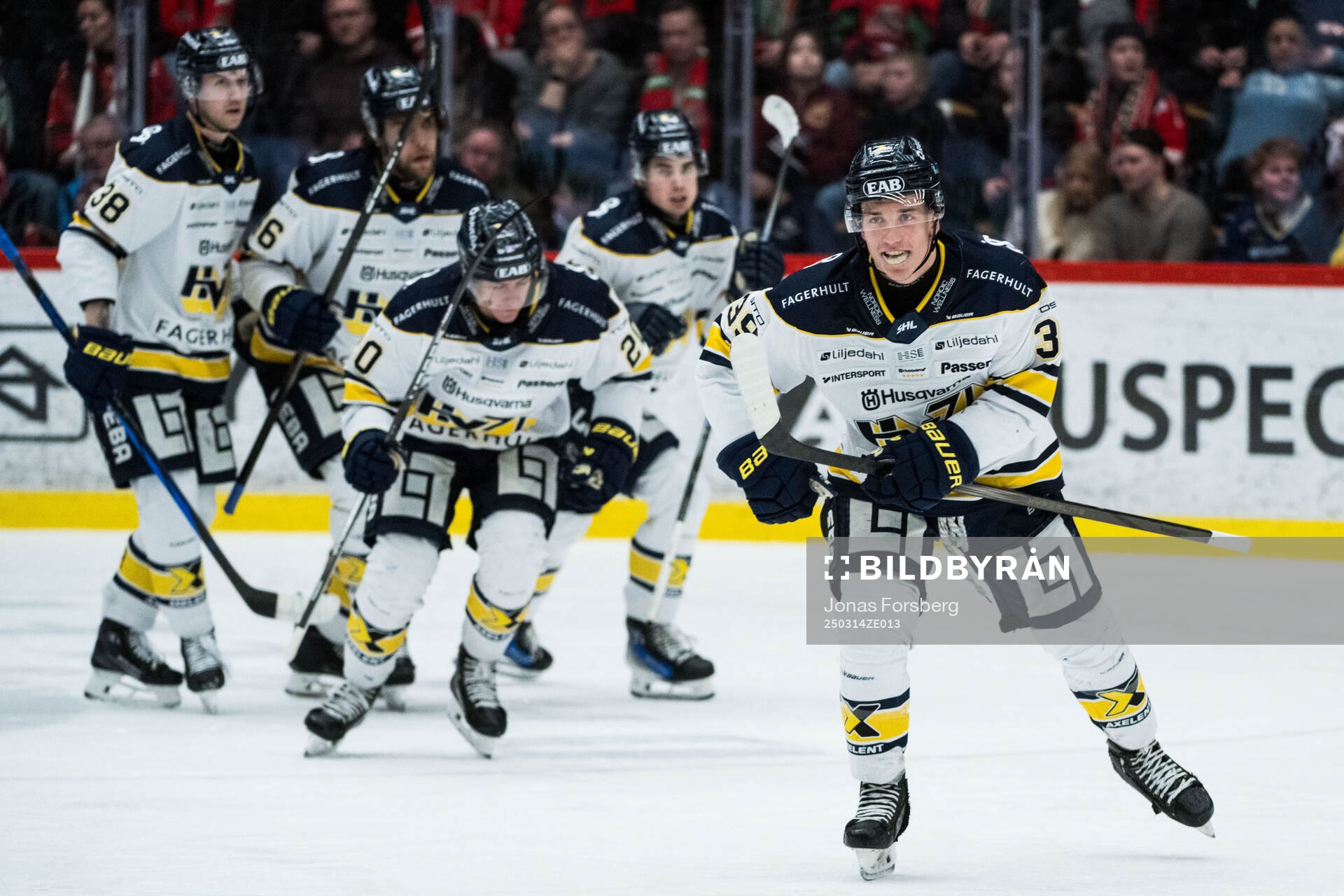 HV71s Jamiro Reber jublar