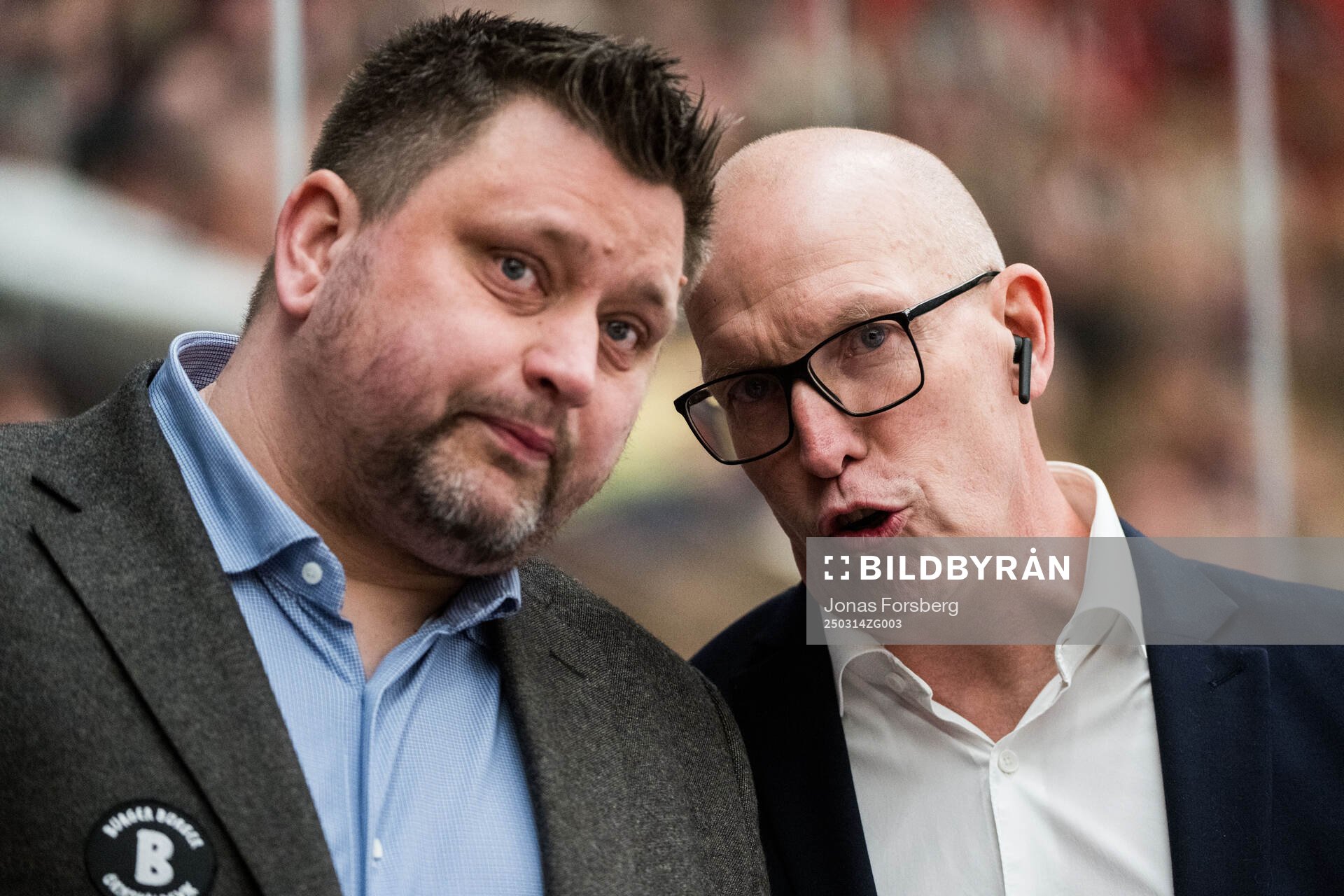 Modos tränare Mattias Karlin och assisterande tränare