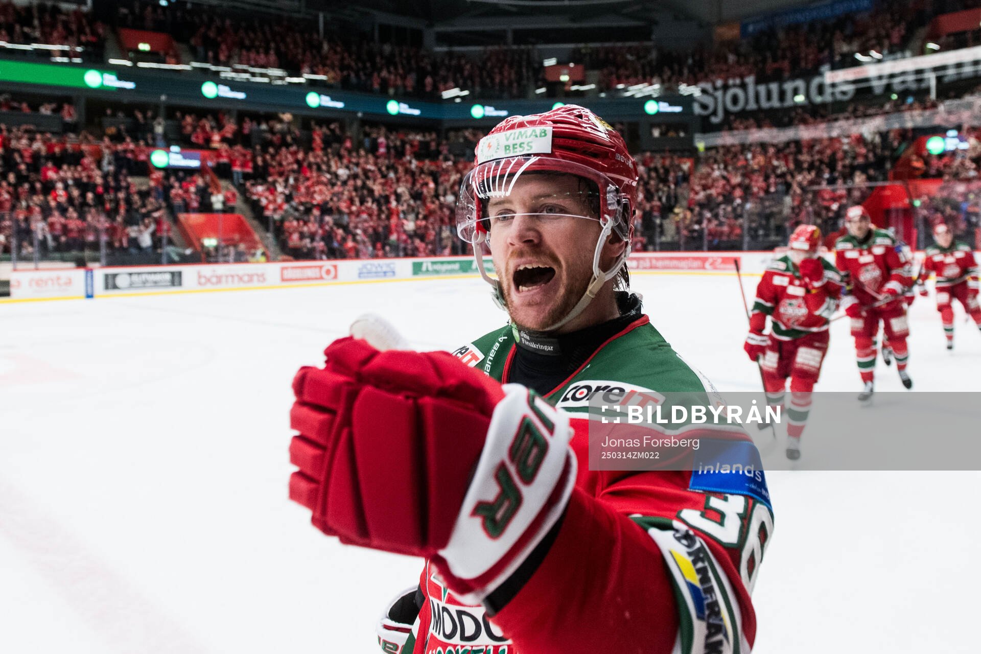 Modos Johan Södergran jublar