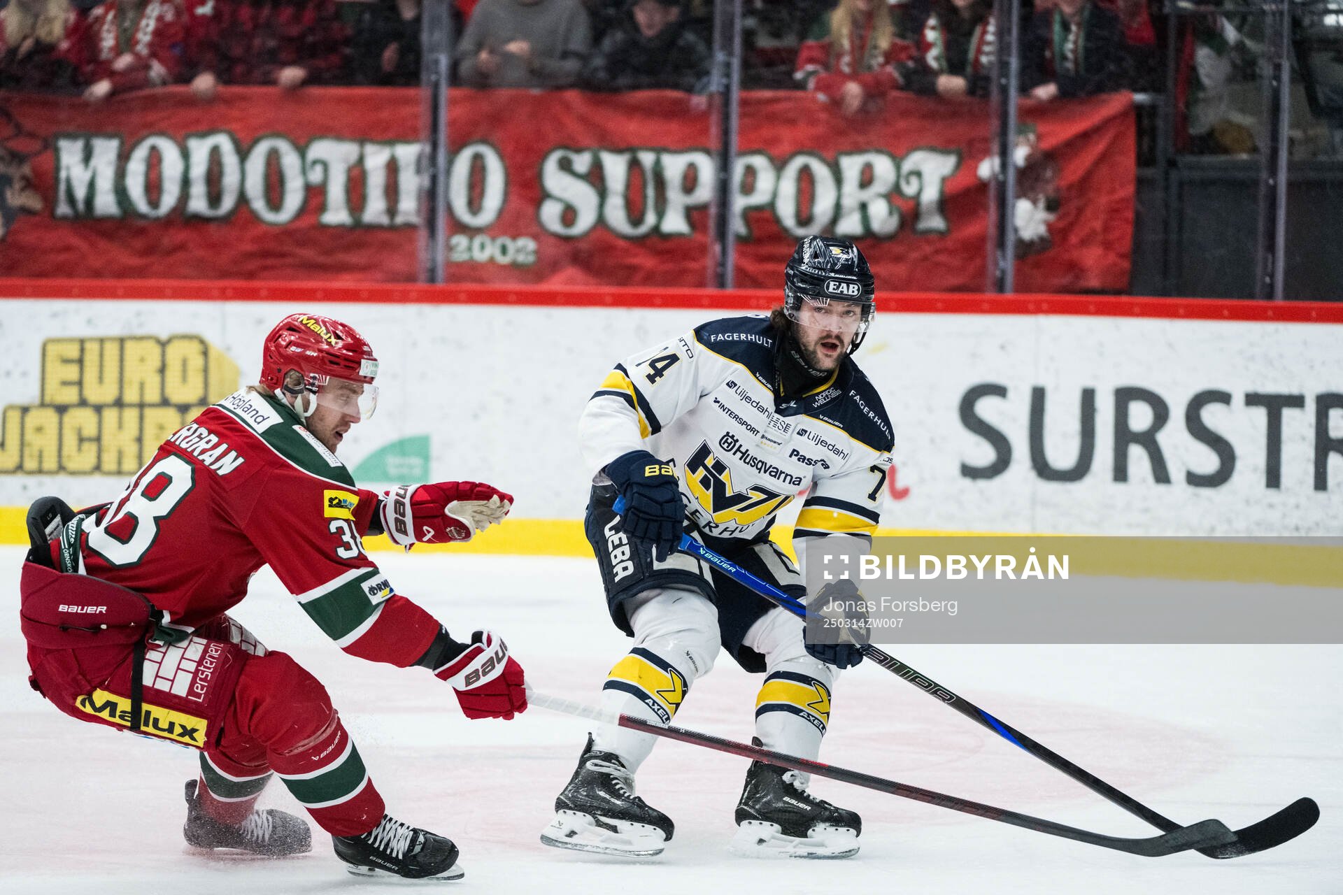 Modos Johan Södergran och HV71s Sean Day