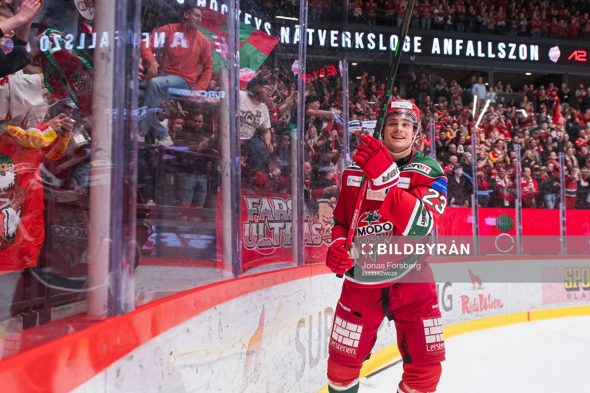 Modos Tobias Winberg jublar
