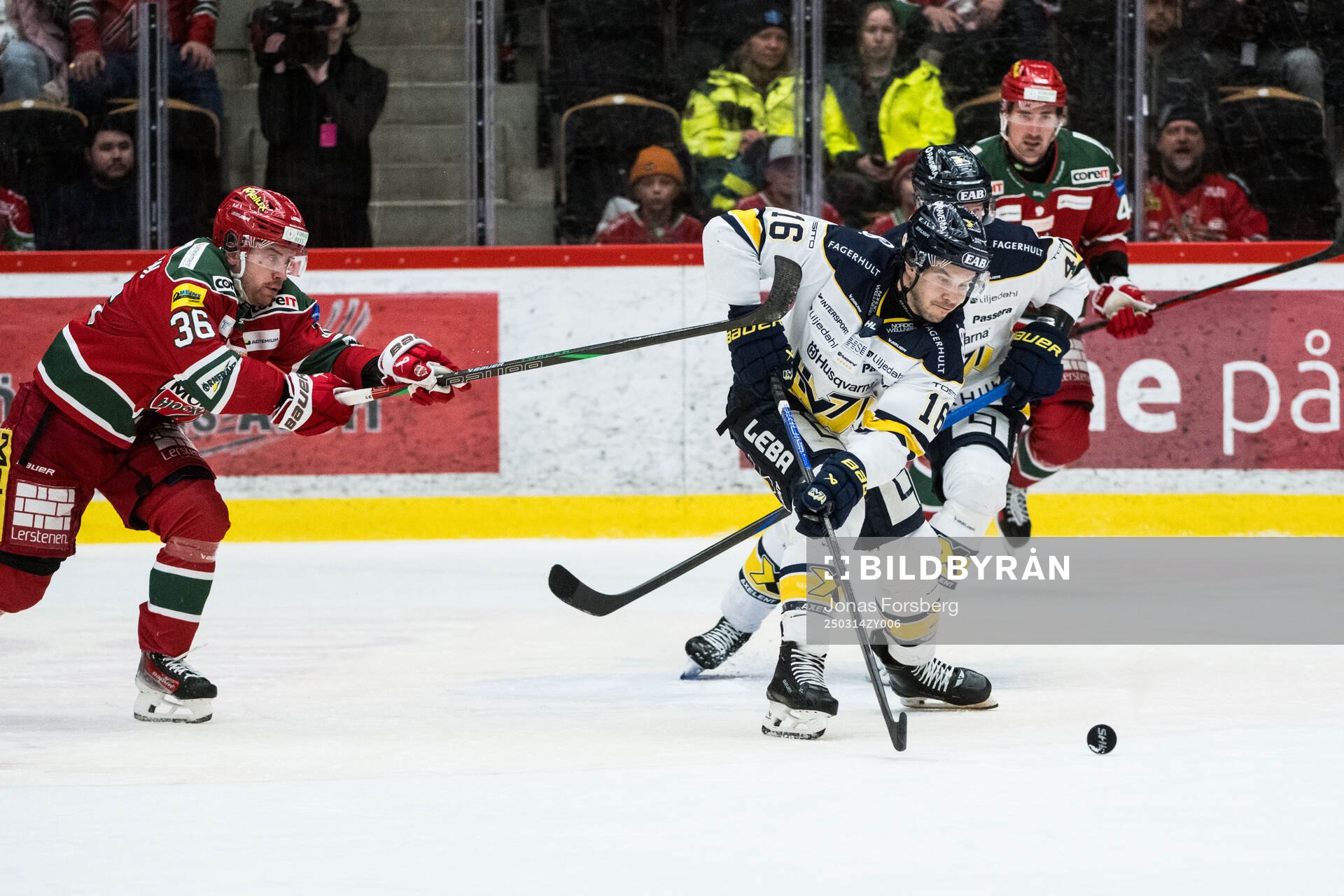 Modos Sebastian Ohlsson och HV71s Tanner Kero