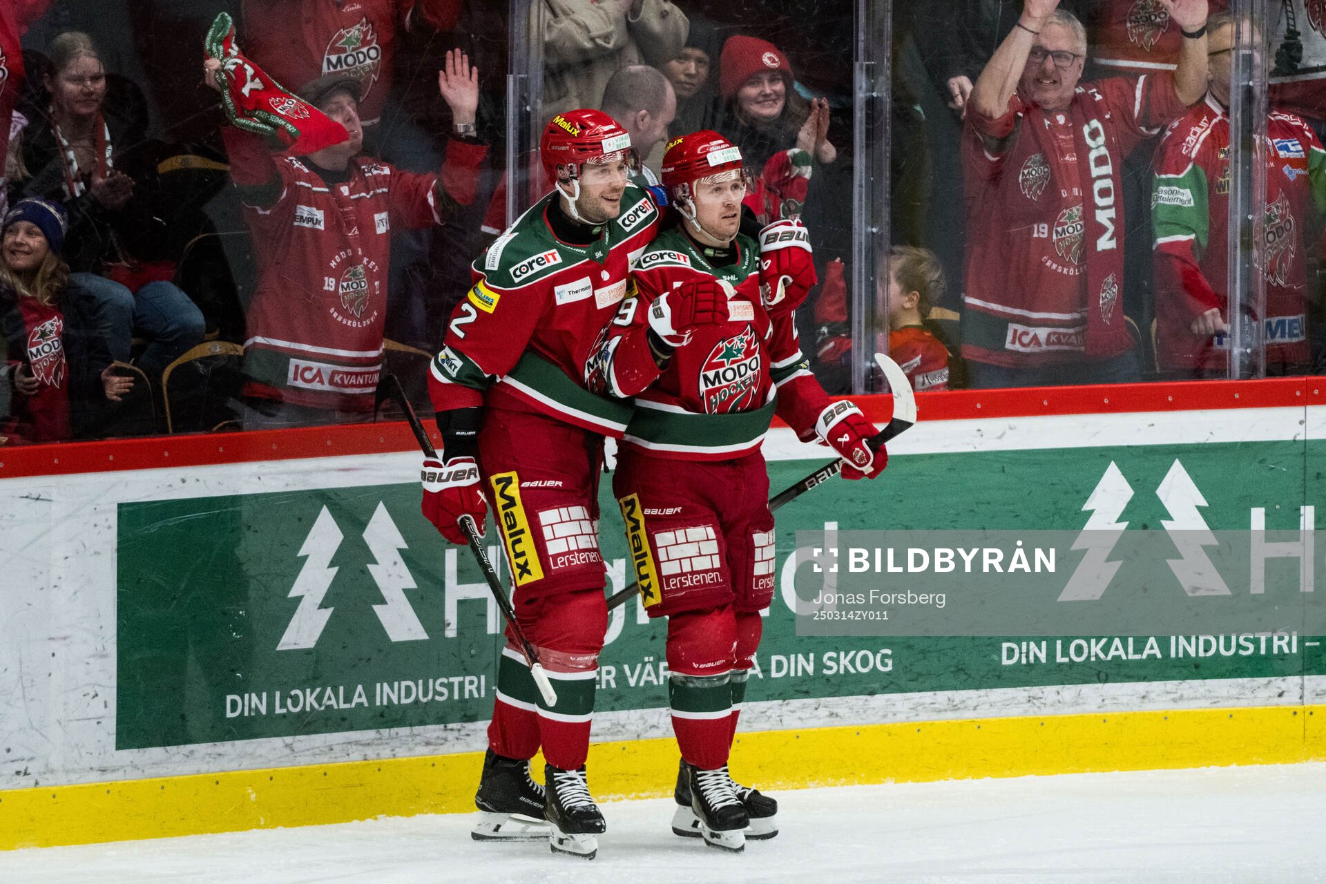 Modos Mikkel Aagaard jublar med Sam Vigneault