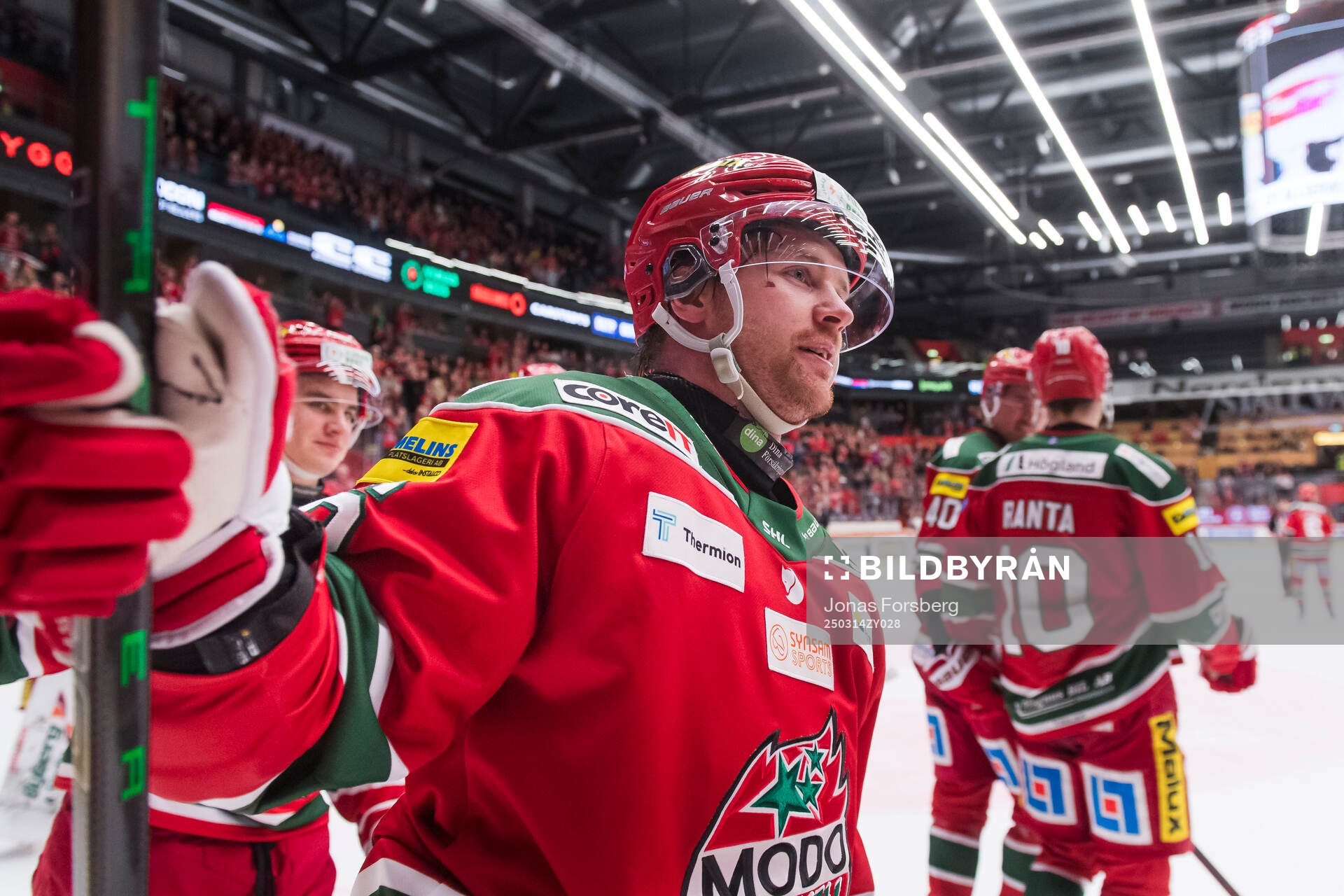 Modos Sebastian Ohlsson jublar
