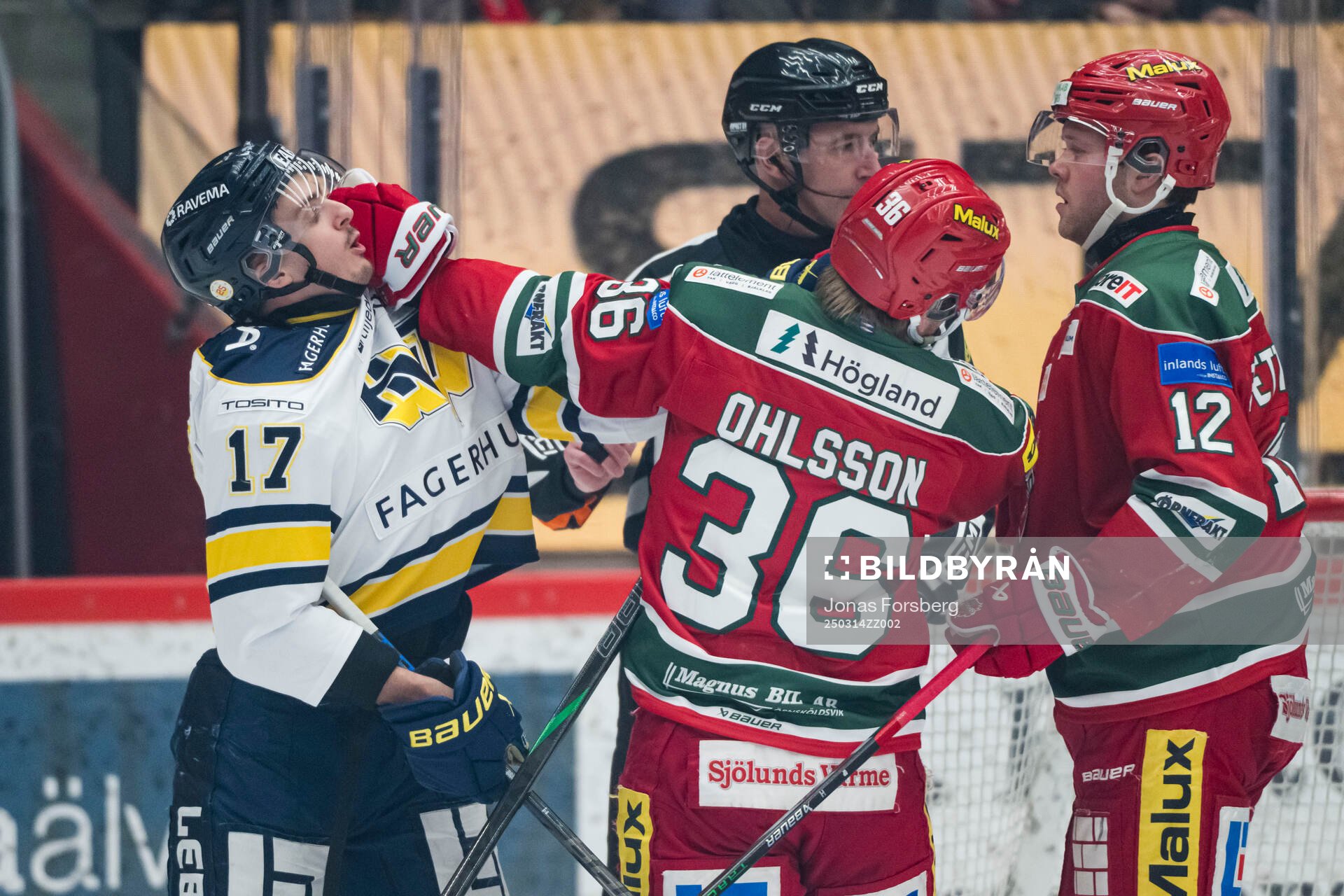 HV71s Isac Brännström och Modos Sebastian Ohlsson och
