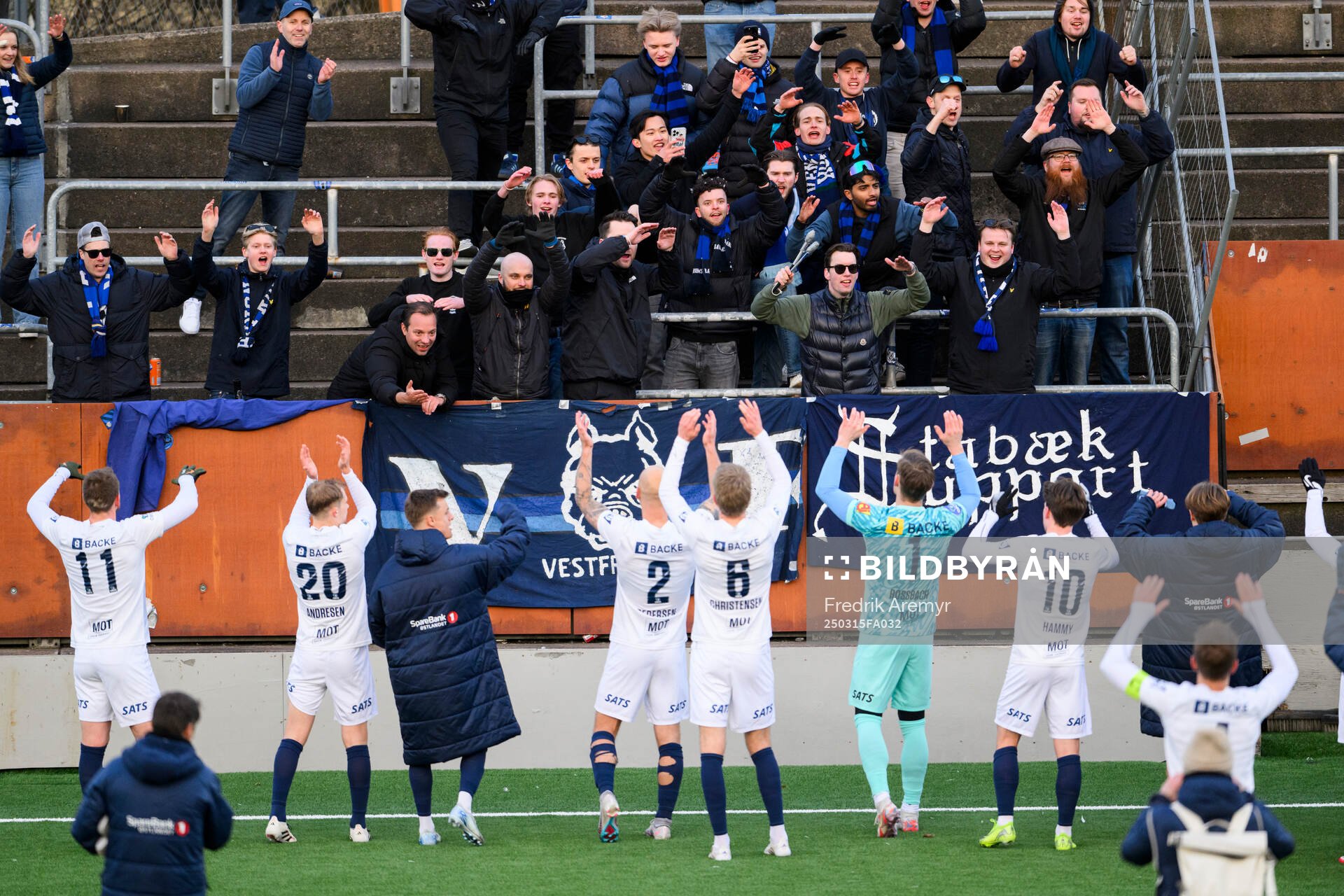 Stabæks spelare jublar med publiken  träningsmatchen i