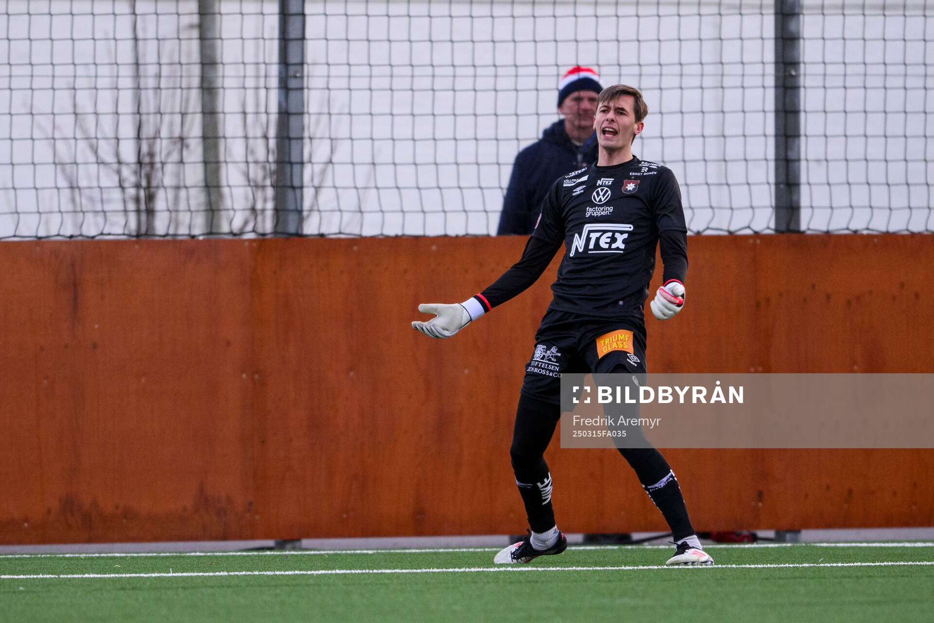 Örgrytes målvakt Lucas Samuelsson deppar