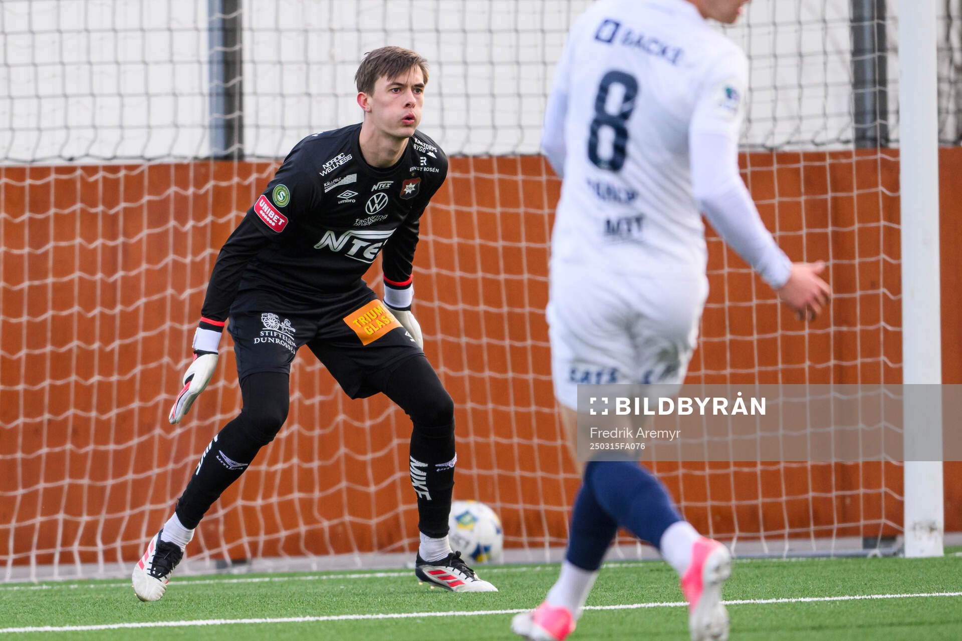Örgrytes målvakt Lucas Samuelsson under träningsmatchen i fotboll mellan Örgryte och Stabæk den 15 mars 2025 i Göteborg. 