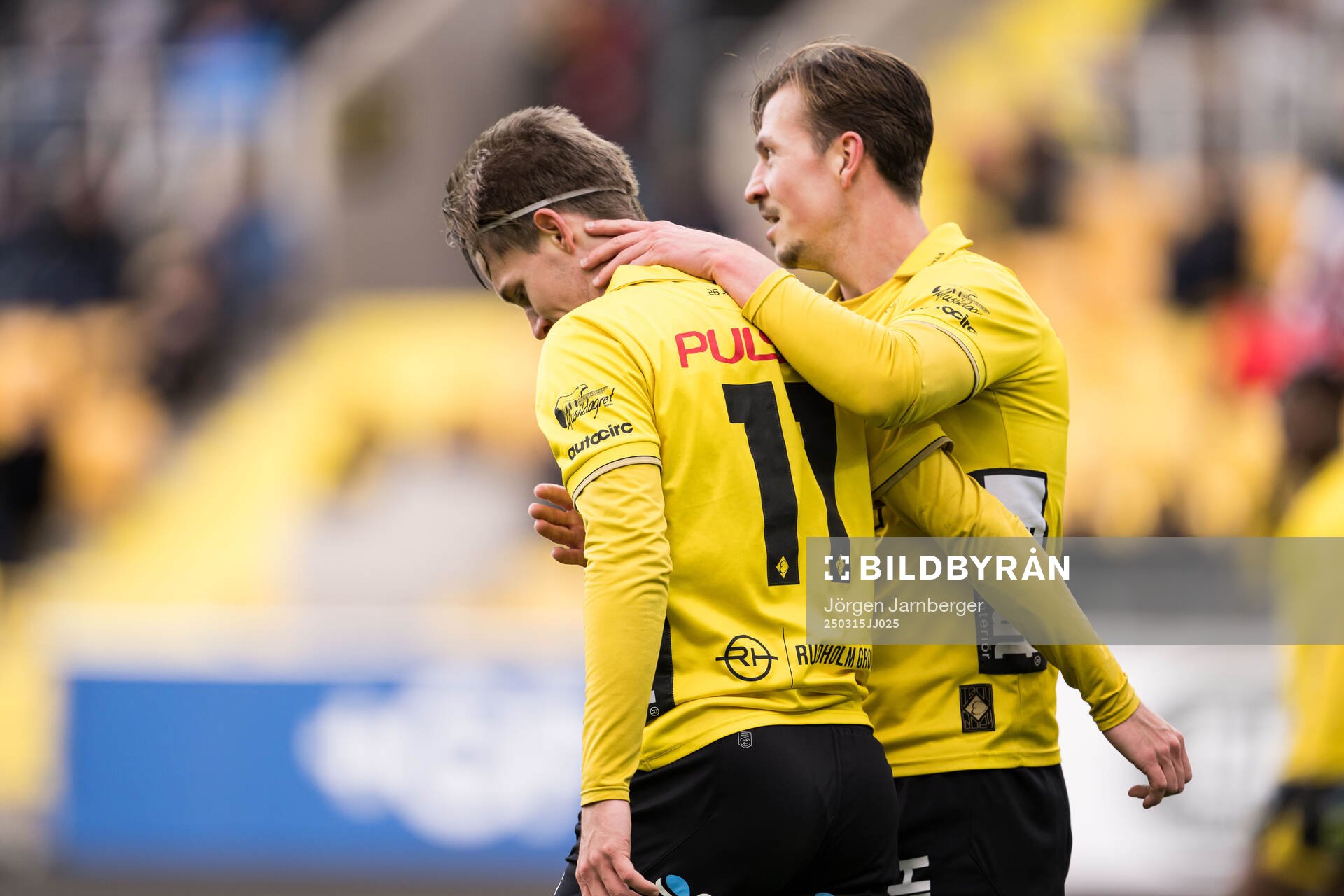 Elfsborgs Taylor Silverholt och Simon Olsson jublar